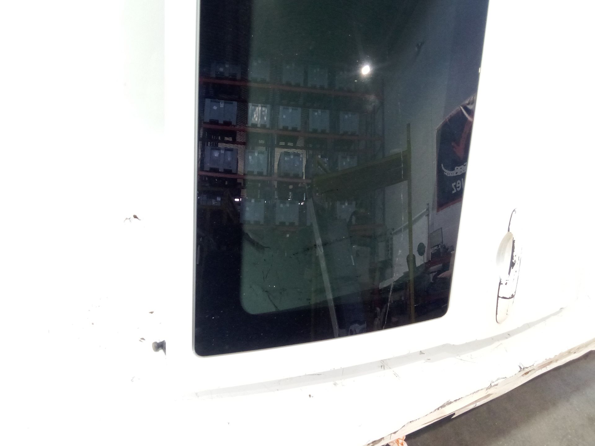 puerta_corredera_lateral_izquierda_a6397301905_n_de_pintura9147_color_de_pintura_blanco_artico_mb_9147_a_639_730_19_05_mercedes