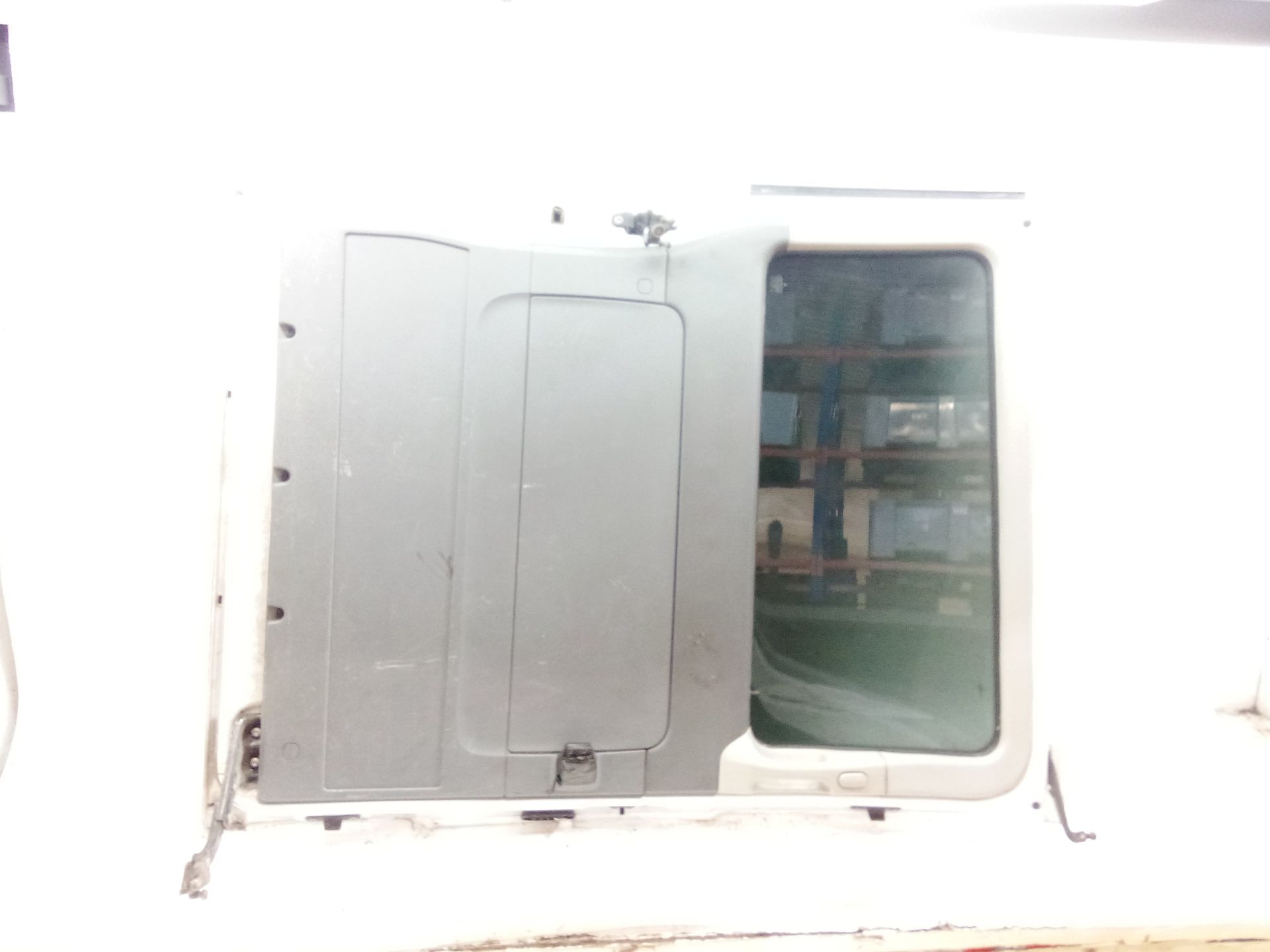 puerta_corredera_lateral_izquierda_a6397301905_n_de_pintura9147_color_de_pintura_blanco_artico_mb_9147_a_639_730_19_05_mercedes