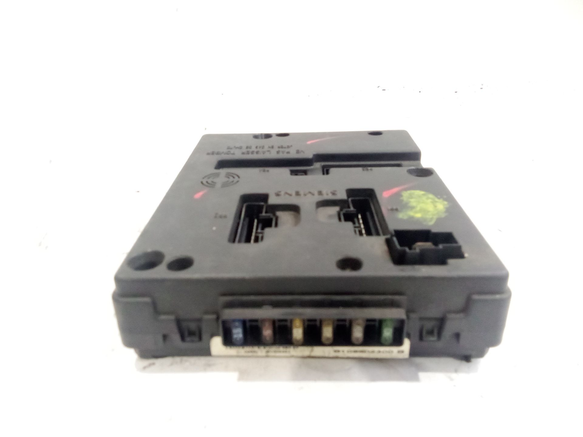 caja_reles_fusibles_7703297929_megane_1_al_de