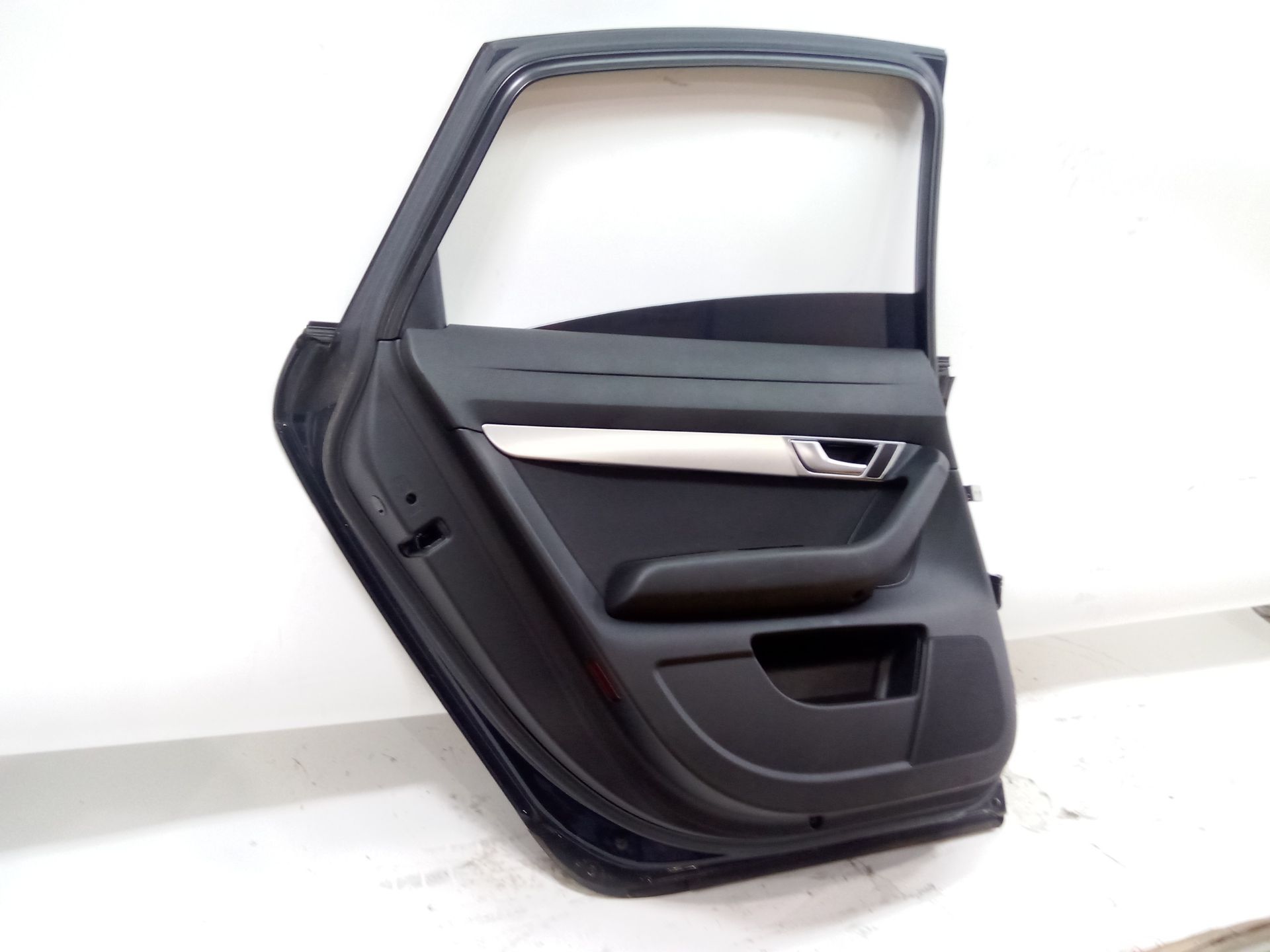 puerta_trasera_izquierda_4f0833051g_color_exterior_n_de_pintura_7x_z5d_4f0_833_051_g_audi_a6_c6_4f2_2_0_tdi