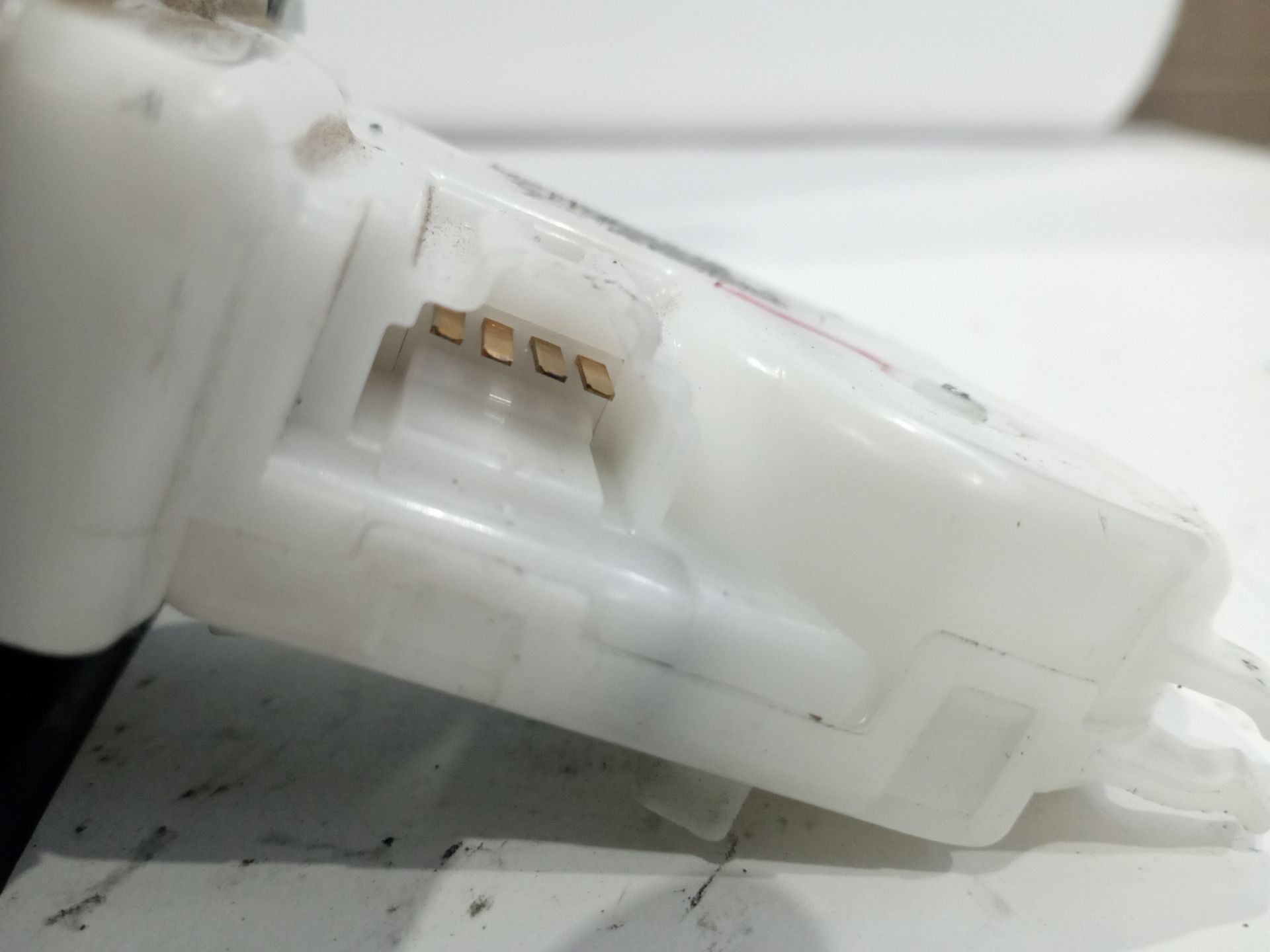 cerradura_maletero_porton_8200948107_renault_twingo_ii