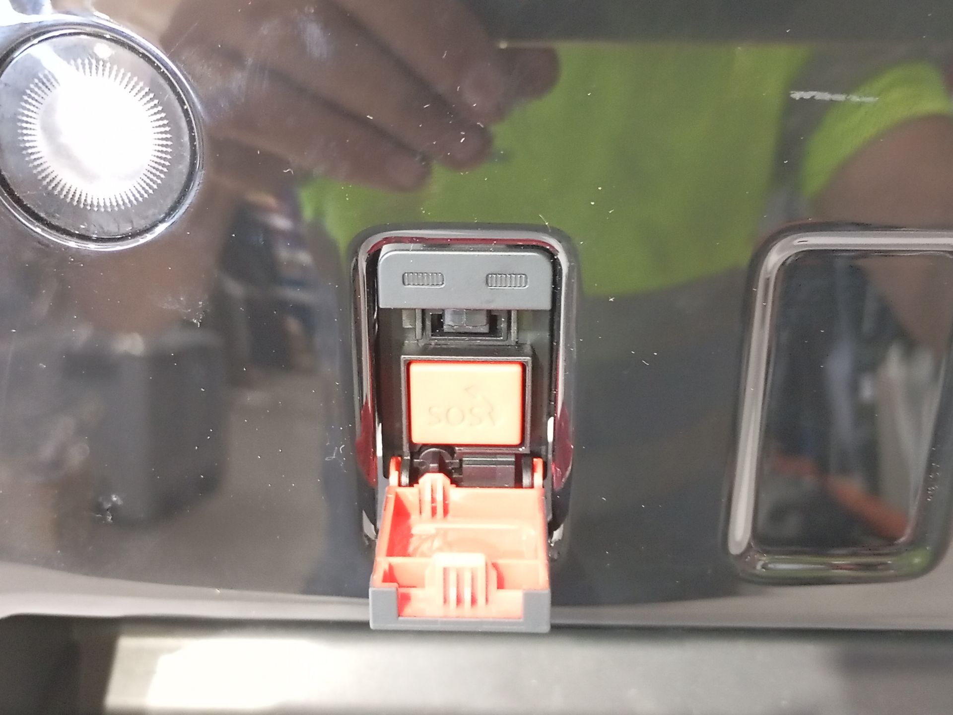 luz_interior_969811426r_austral_con_compartimiento_y_boton_s_o_s_al_de