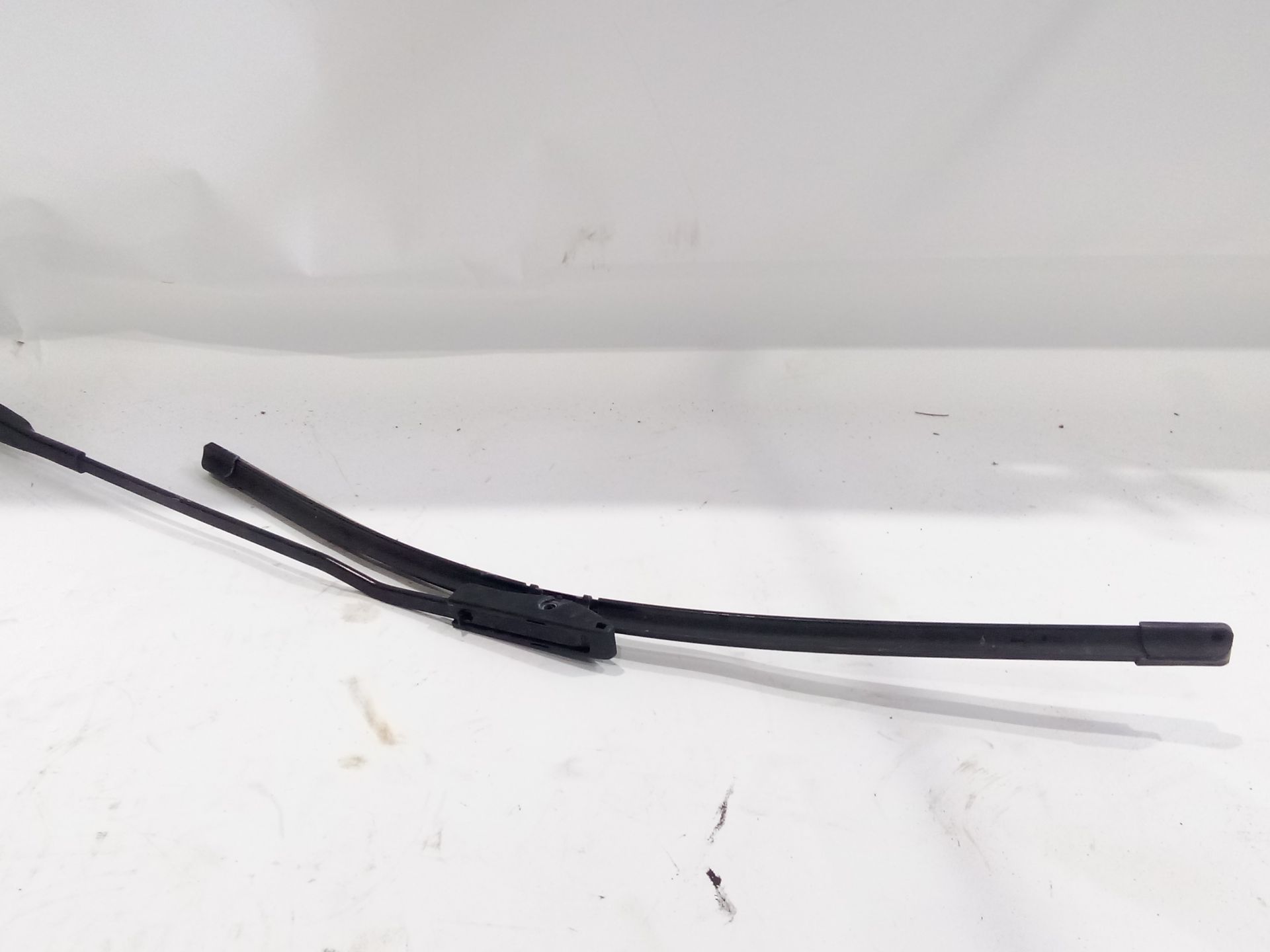 brazo_limpia_delantero_derecho_8200619427_mercedes_benz_citan_furgoneta_monovolumen_w415_109_cdi_415_601_415_603_415_605