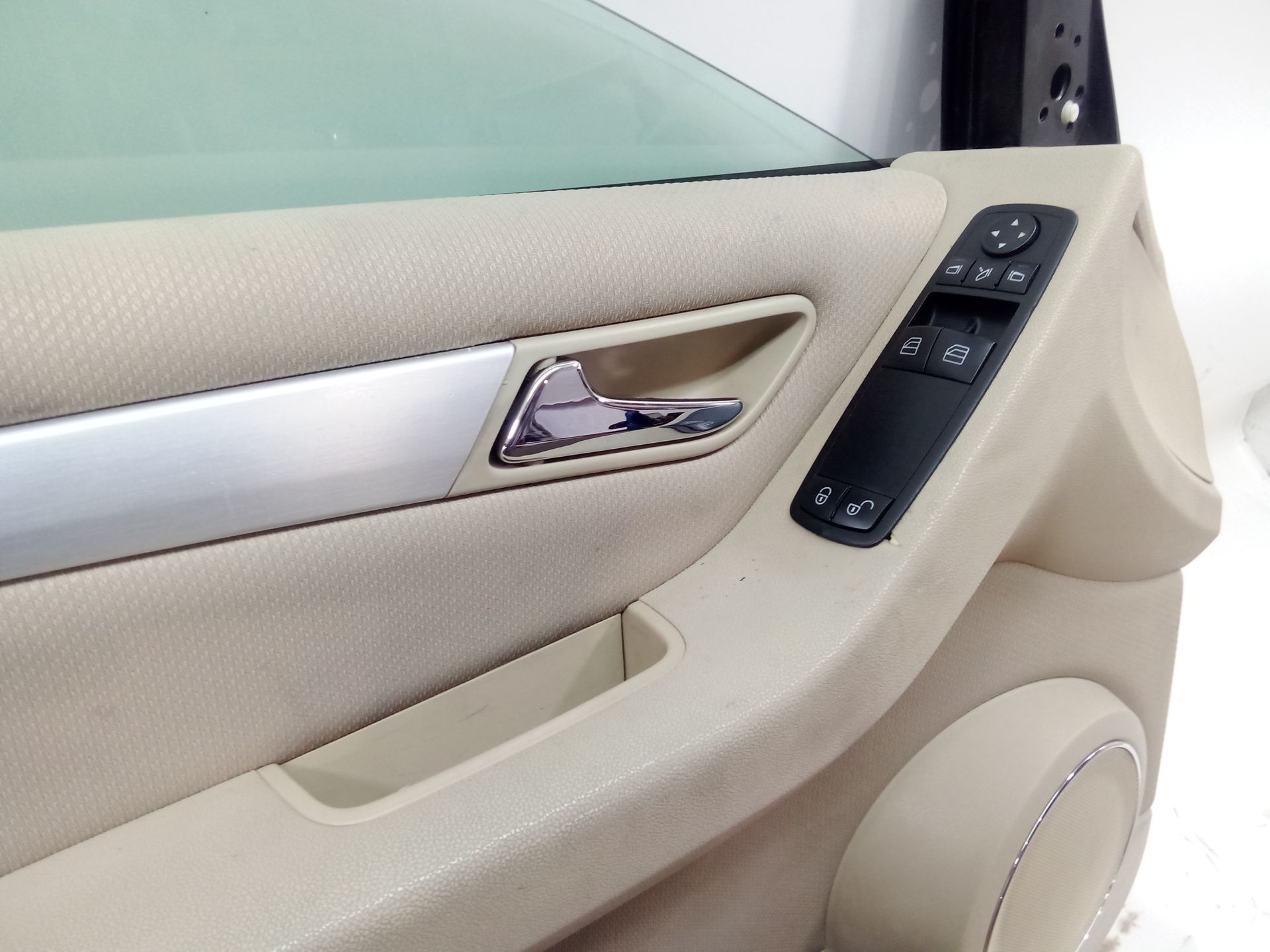 puerta_delantera_izquierda_a1697203105_n_de_pintura_191_negro_cosmos_pintura_metalizada_a_169_720_31_05_mercedes_benz_clase_b_sp