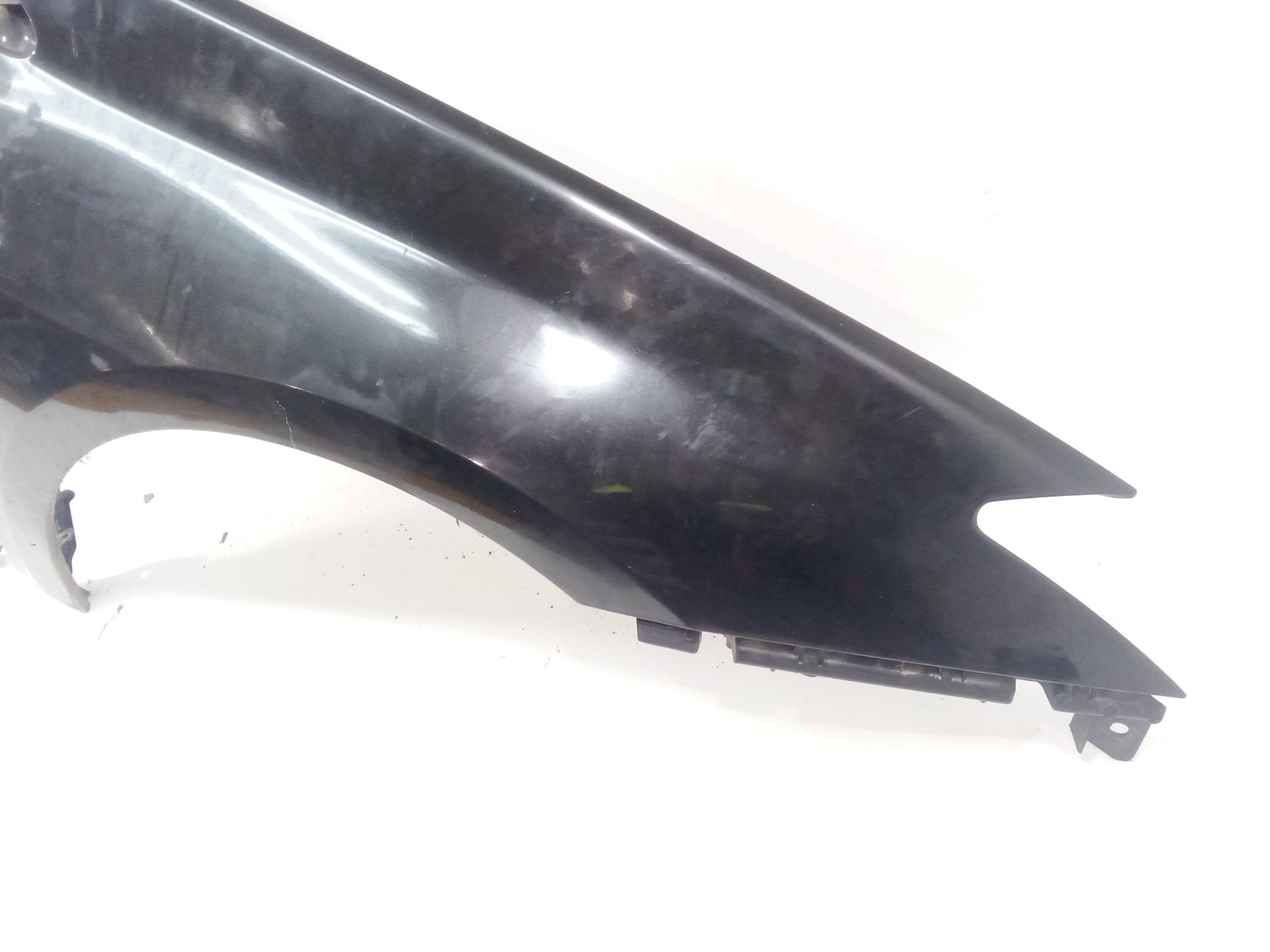 aleta_delantera_derecha_631000032r_renault_laguna_iii_bt0_1_2_0_dci_bt07_bt0j_bt14_bt1a_bt1s