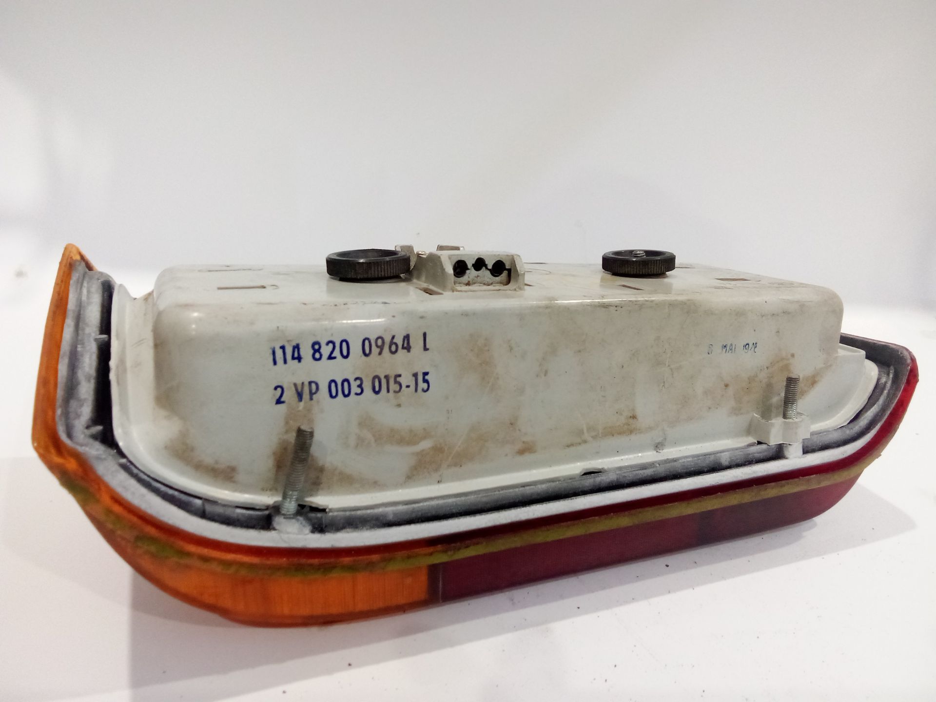 piloto_trasero_izquierdo_1148200964l_mercedes_benz_8_w115_200_d_115_115