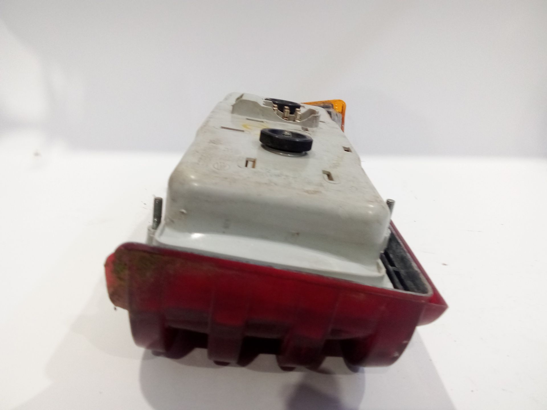 piloto_trasero_izquierdo_1148200964l_mercedes_benz_8_w115_200_d_115_115