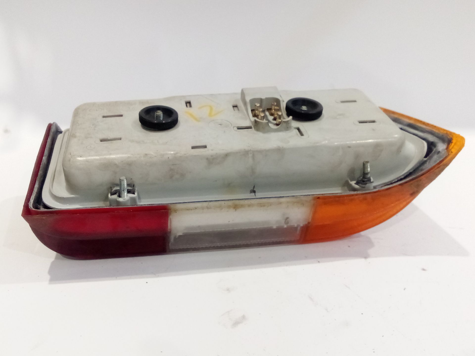 piloto_trasero_izquierdo_1148200964l_mercedes_benz_8_w115_200_d_115_115