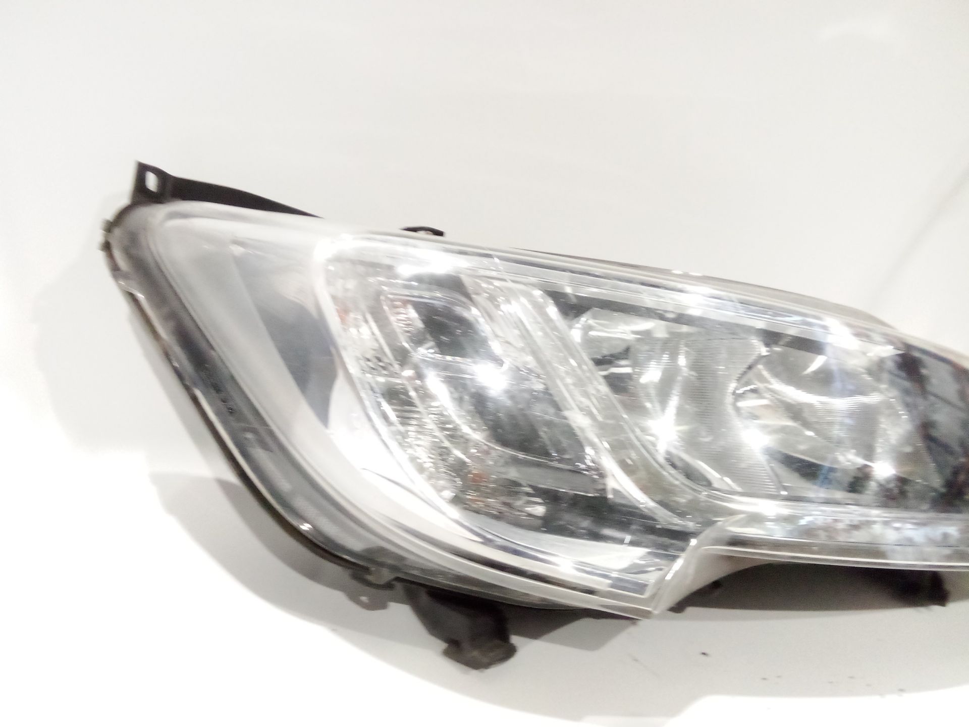 faro_derecho_1682746680_citr_n_jumper_ii_furgoneta_2_0_bluehdi_160