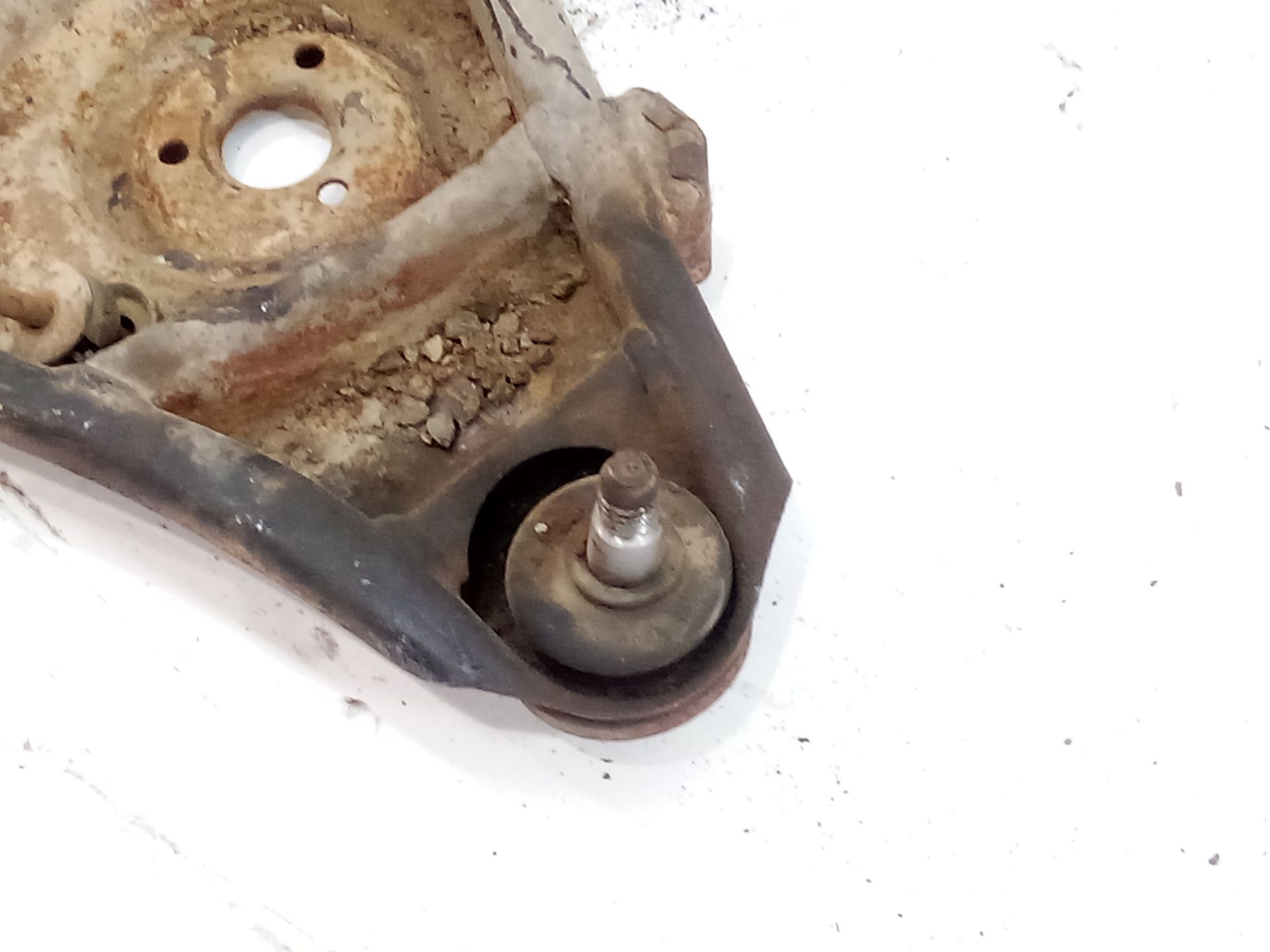 brazo_suspension_inferior_delantero_izquierdo_a1073301207_mercedes_benz_8_w115_200_d_115_115