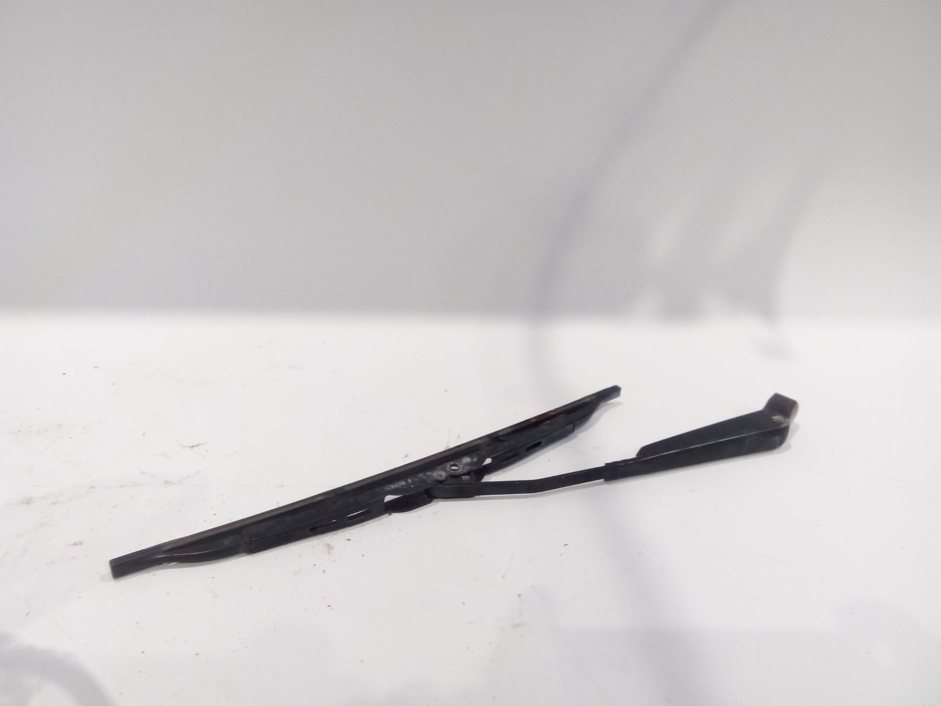 brazo_limpia_trasero_6m21a17526be_1578415_6m21_a17526_be_ford_s_max_wa6_2_0_tdci