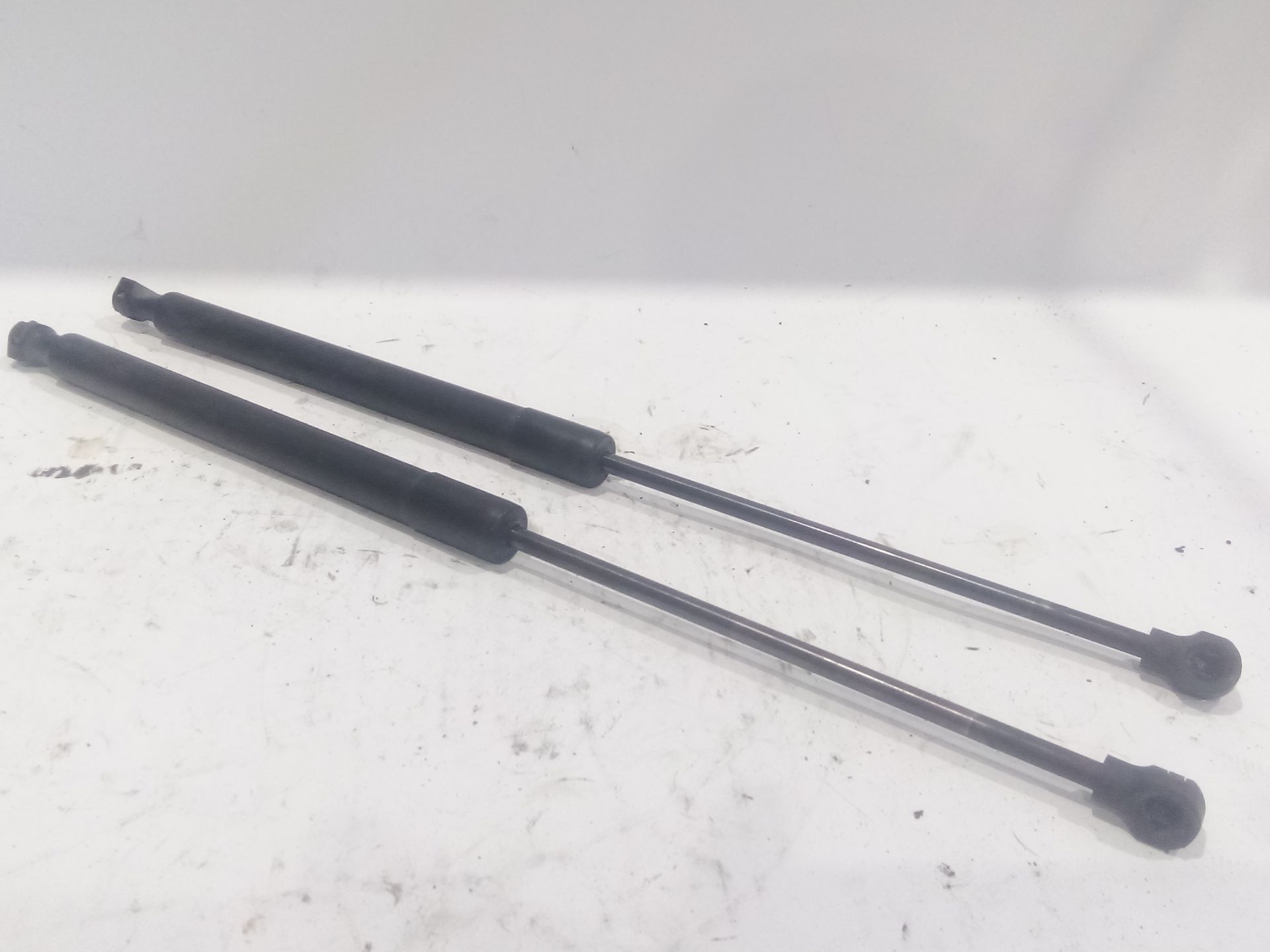 amortiguadores_maletero_porton_904529943r_dacia_sandero_ii_1_5_dci