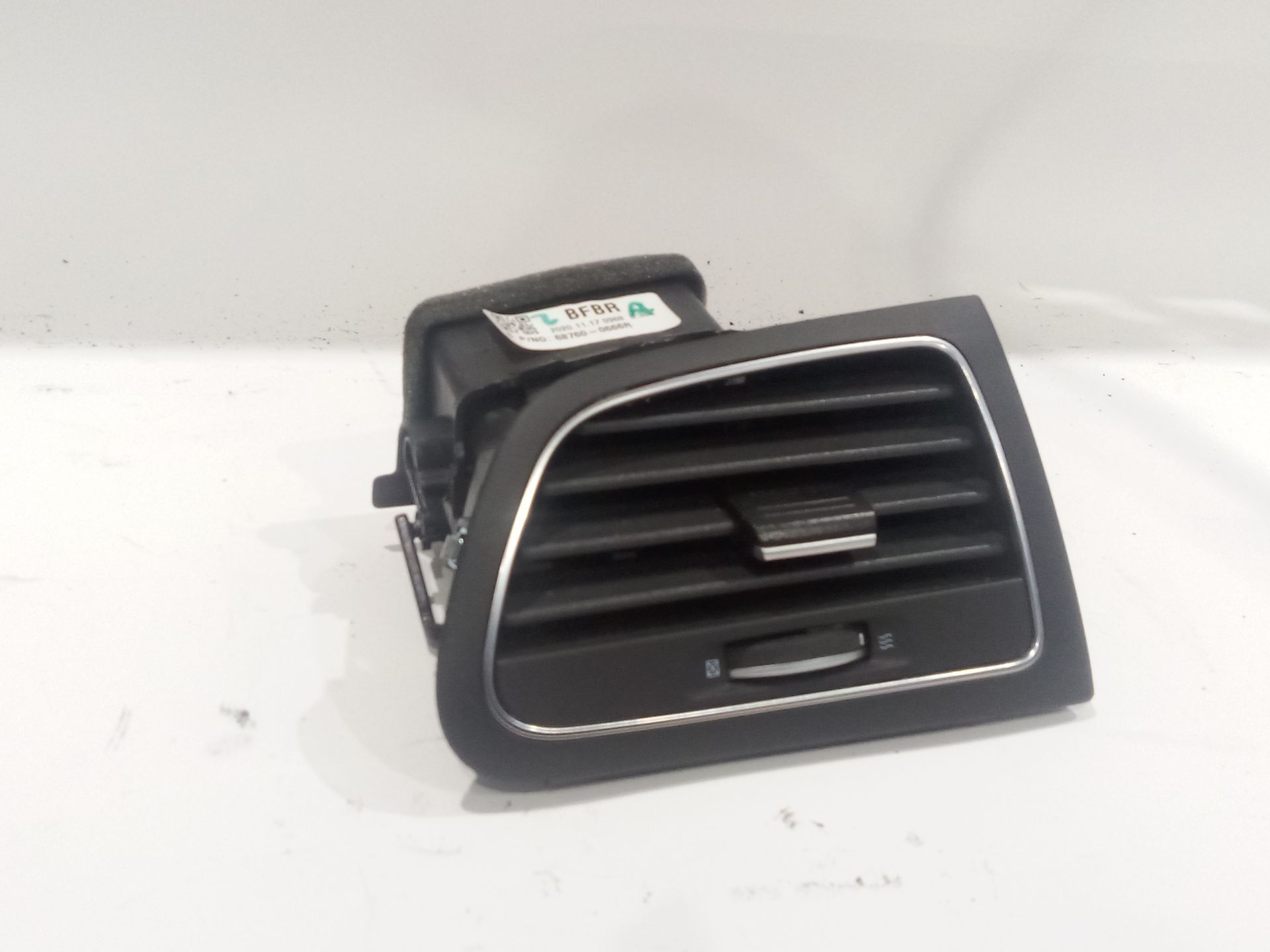 rejilla_aireadora_687600666r_renault_megane_iv_hatchback_b9a_m_n_1_5_blue_dci_115_b9a6