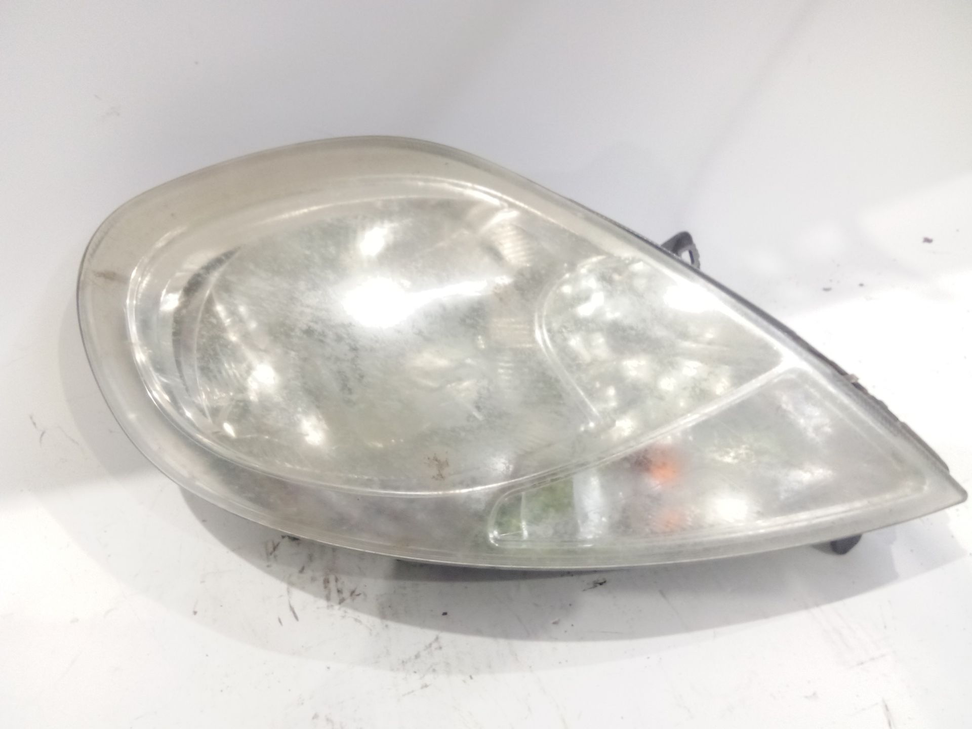 faro_derecho_91165720_opel_vivaro_a_furgoneta_x83_1_9_dti_f7