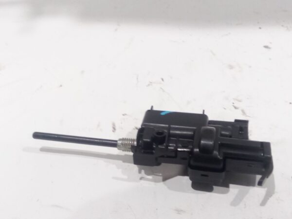 servomotor_tapa_combustible_8200305732_renault_megane_iv_hatchback_b9a_m_n_1_5_blue_dci_115_b9a6