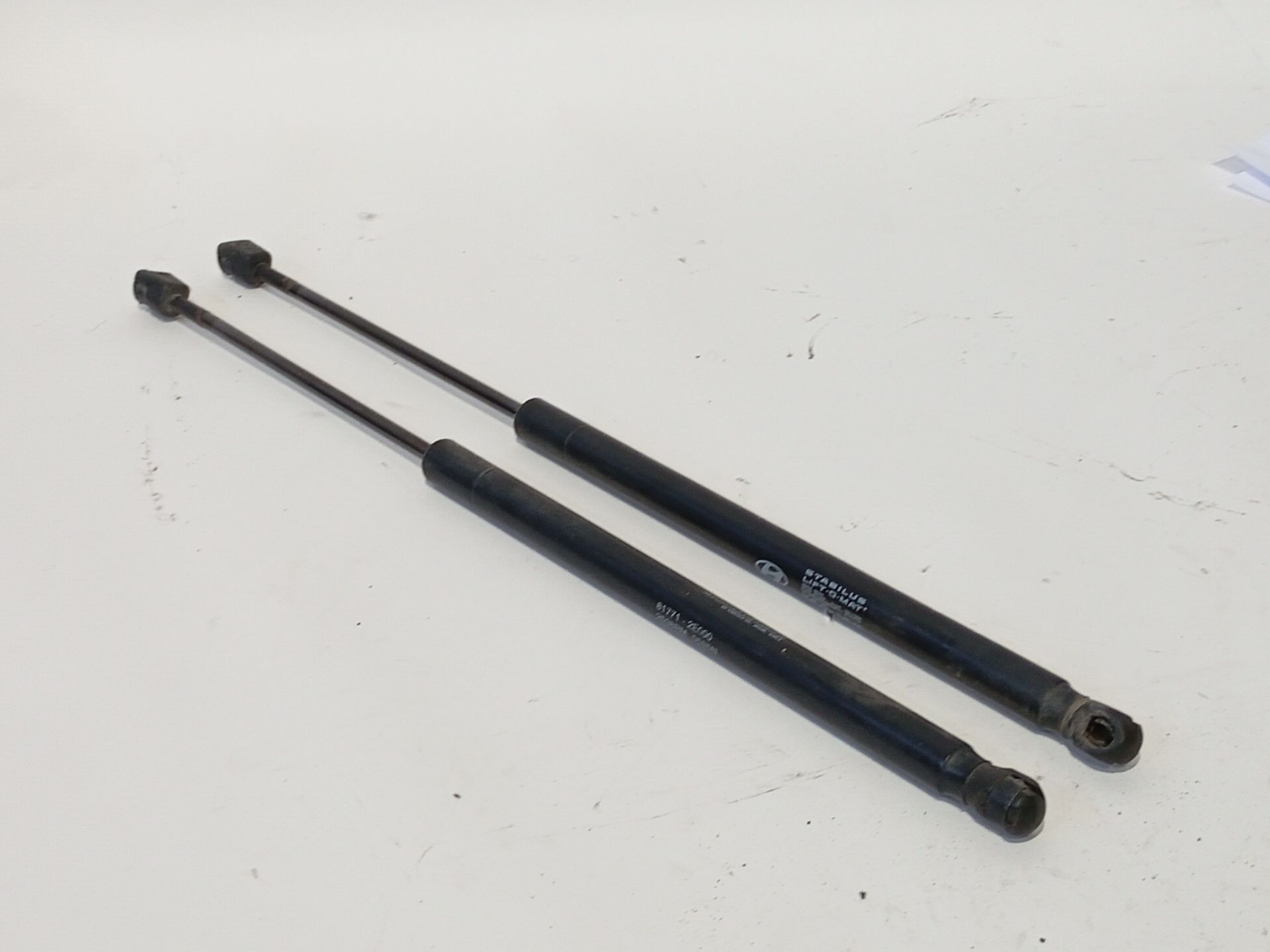 amortiguadores_maletero_porton_817712e000_hyundai_tucson_jm_2_0_crdi_a_las_4_ruedas