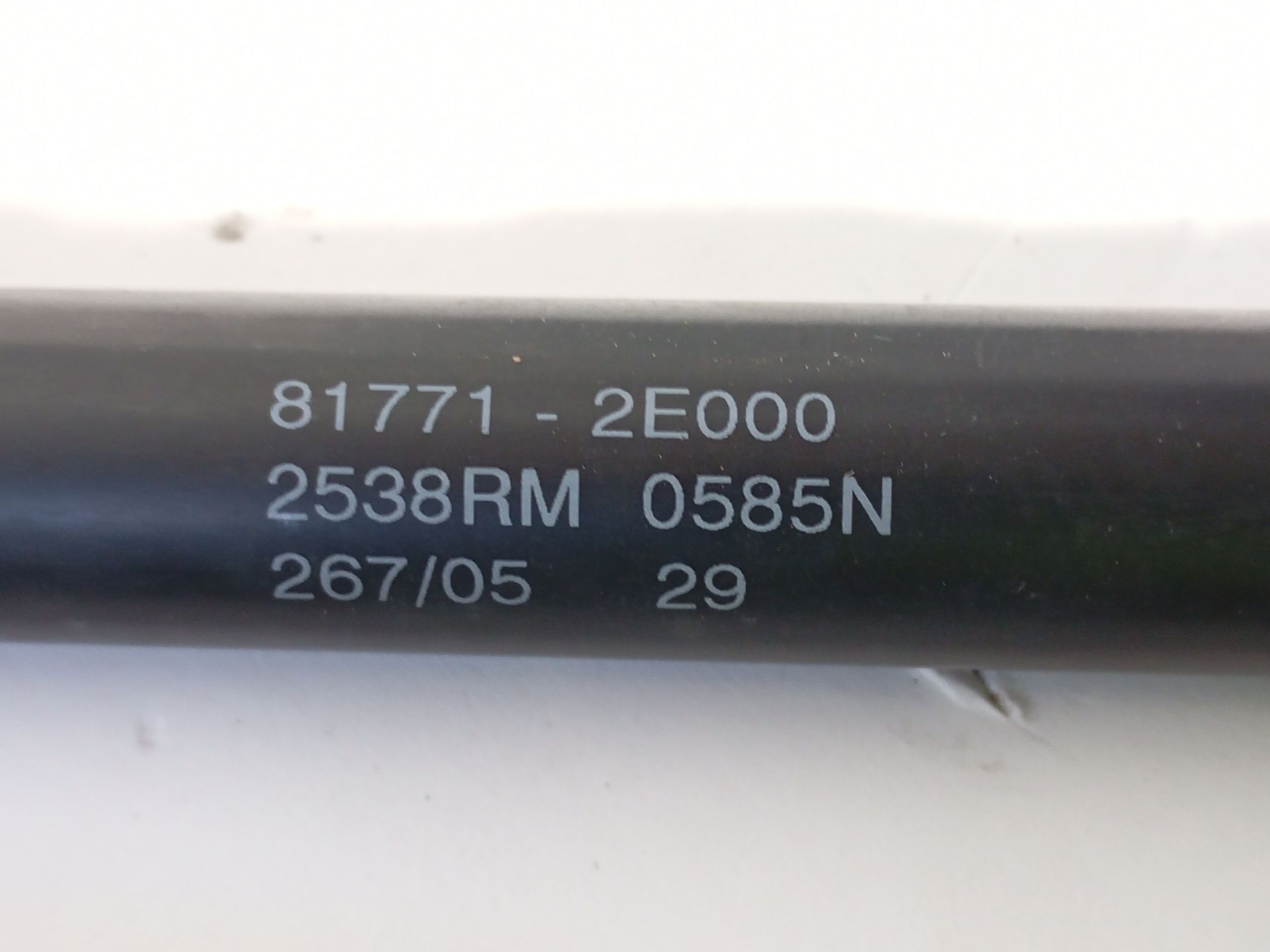 amortiguadores_maletero_porton_817712e000_hyundai_tucson_jm_2_0_crdi_a_las_4_ruedas