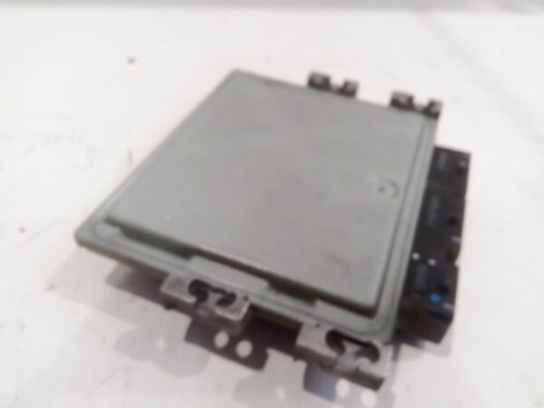 centralita_motor_uce_8200565863_renault_megane_ii_bm0_1_cm0_1_1_5_dci_bm1e_cm1e