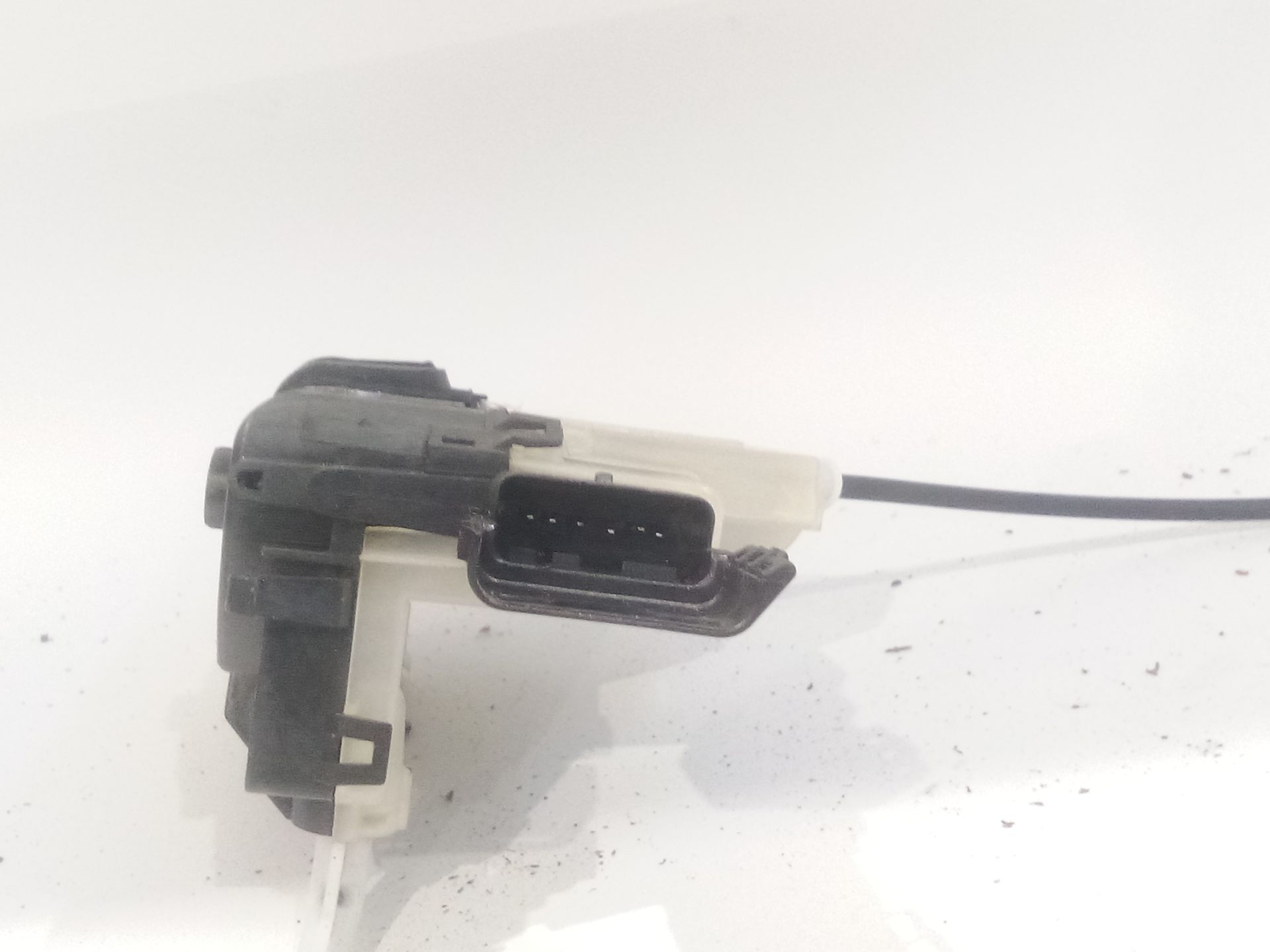 cerradura_puerta_trasera_izquierda_9823729180_peugeot_3008_ii_suv_mc_mr_mj_m4_1_2_p_puretech_130_mrhnsm_mrhnsu_mrhnsj_mrhnyw