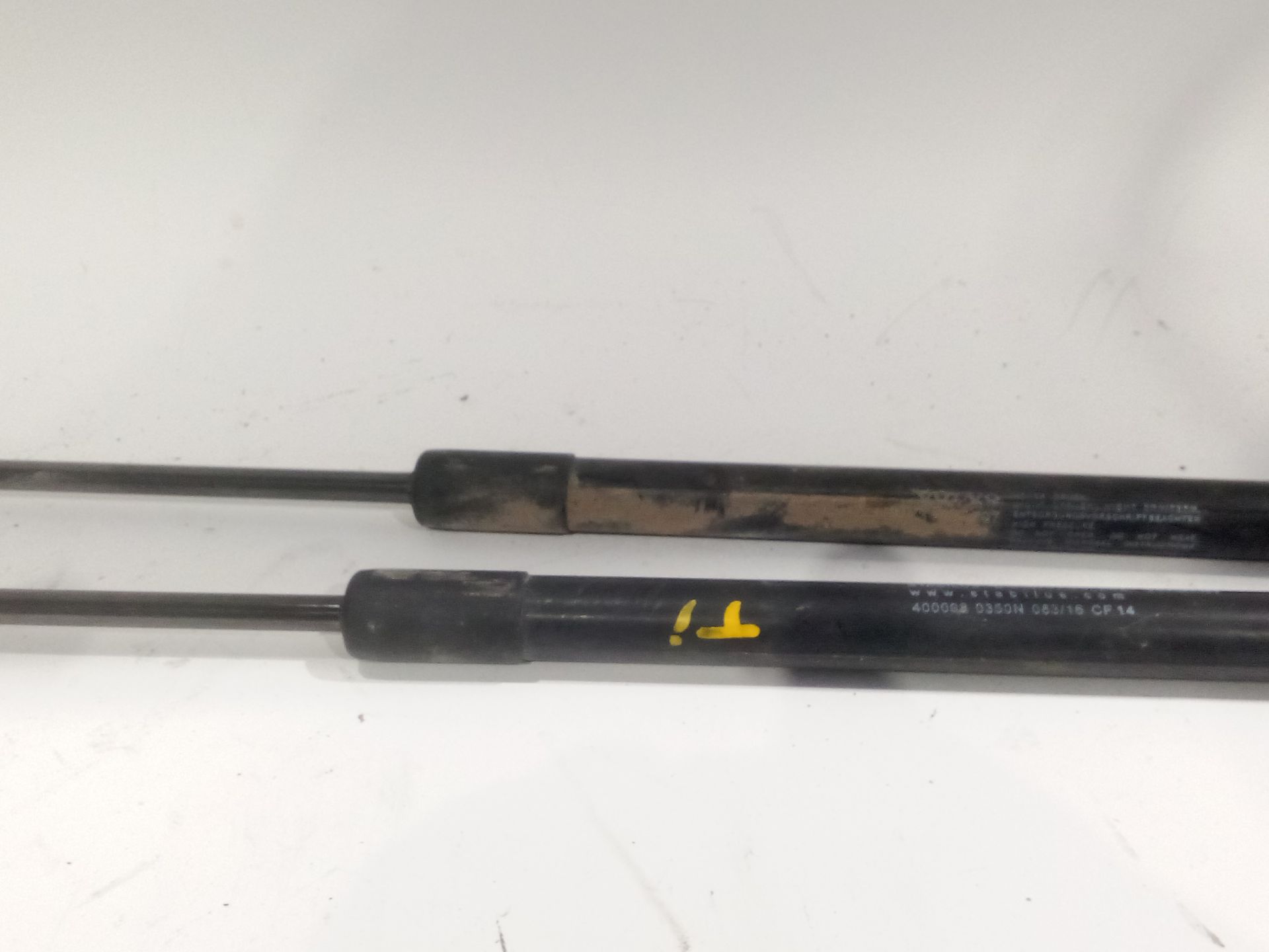 amortiguadores_maletero_porton_31395607_volvo_v40_hatchback_525_d2