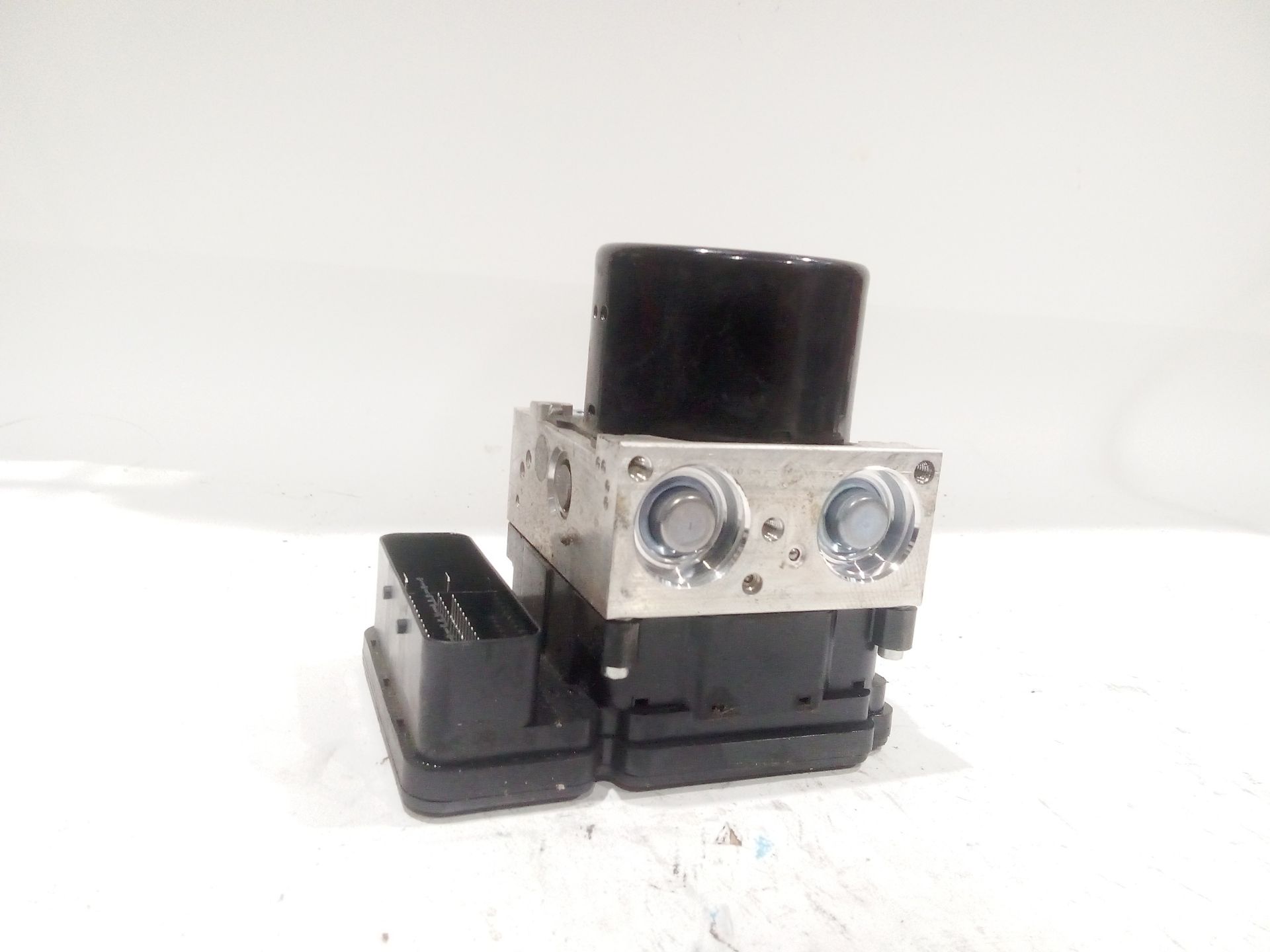 abs_31400645_p31423315_volvo_v40_hatchback_525_d2