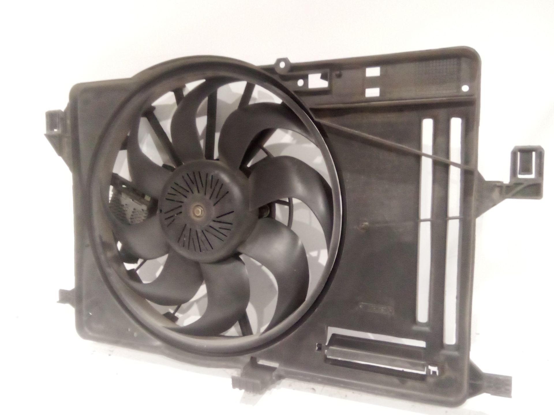 electroventilador_8v618c607ee_2269553_8v61_8c607_ee_ford_focus_iii_1_6_tdci