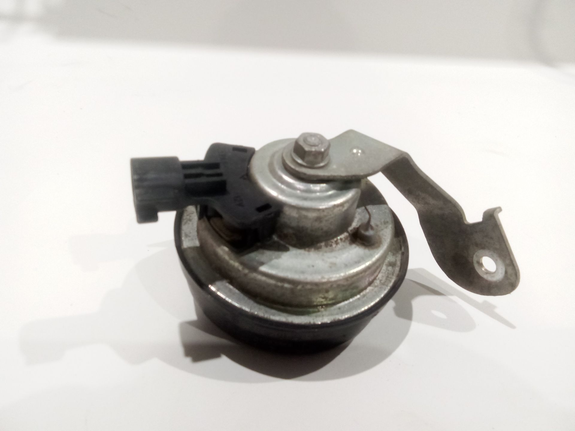 claxon_31283384_0055306_volvo_v40_hatchback_525_d2