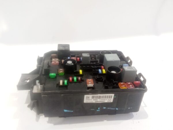 caja_reles_fusibles_39036047_opel_corsa_e_x15_1_3_cdti_08_68