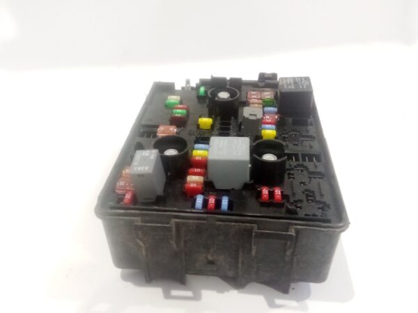 caja_reles_fusibles_39036047_opel_corsa_e_x15_1_3_cdti_08_68
