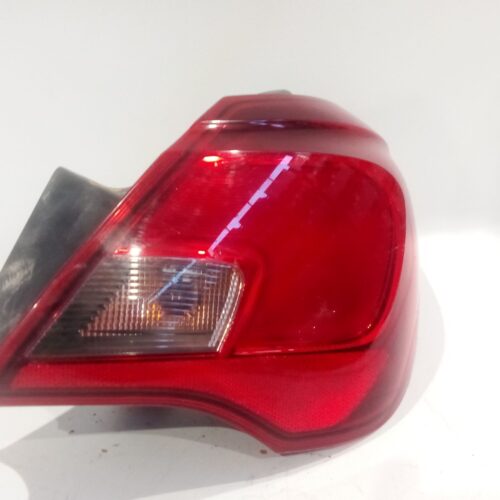 PILOTO TRASERO DERECHO EXTERIOR OPEL CORSA E (X15) 1.3 CDTI (08 68)