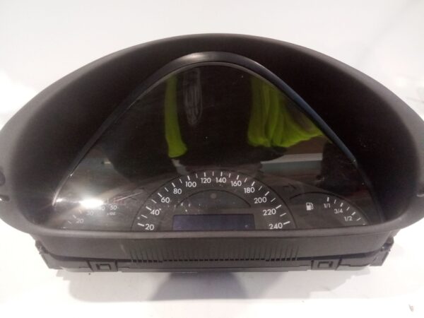 cuadro_instrumentos_a2035401347_110080183022_a_203_540_13_47_mercedes_benz_clase_c_w203_c_220_cdi_203_006