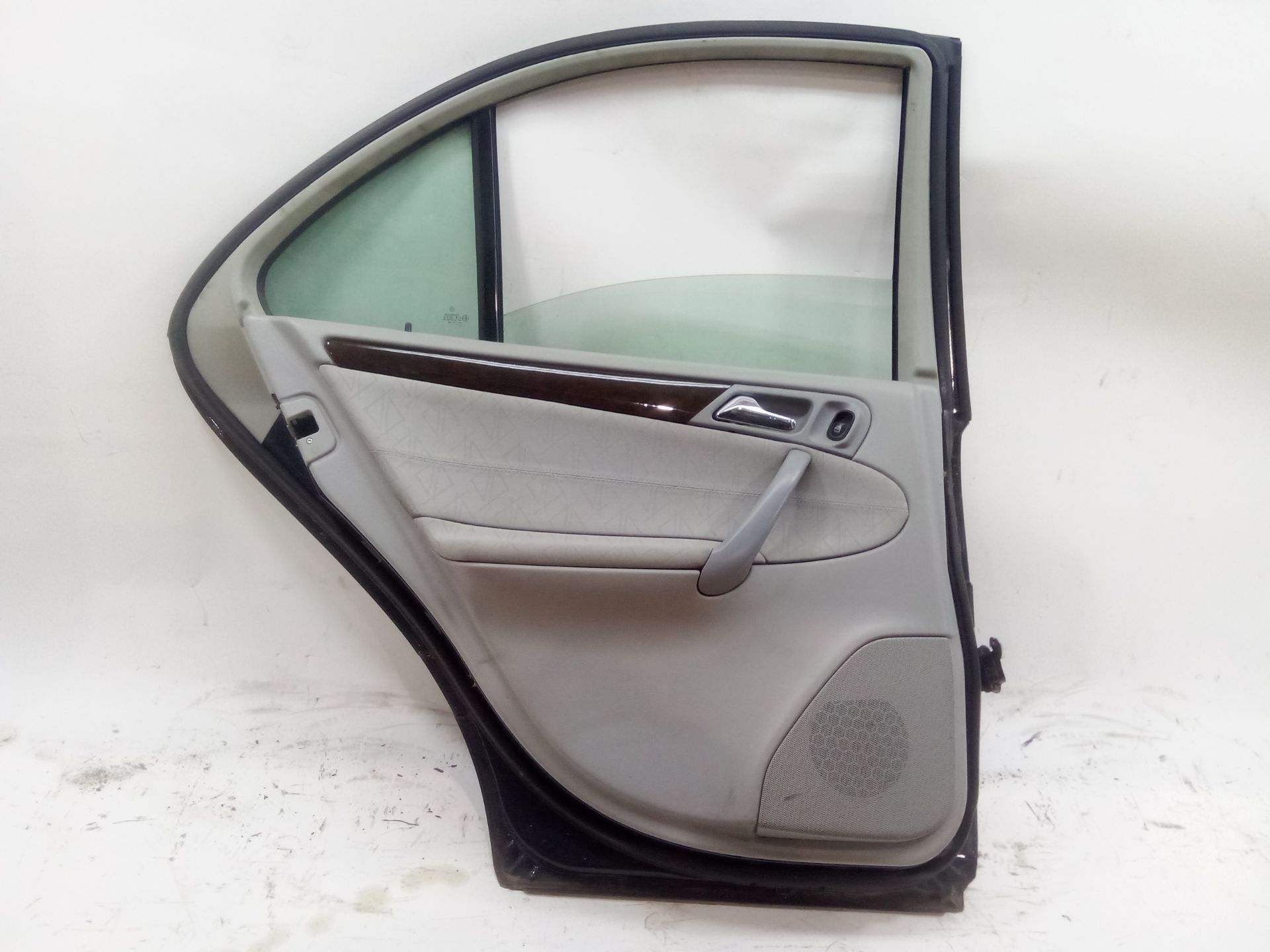 puerta_trasera_izquierda_a2037300109_a_203_730_01_09_mercedes_benz_clase_c_w203_c_220_cdi_203_006