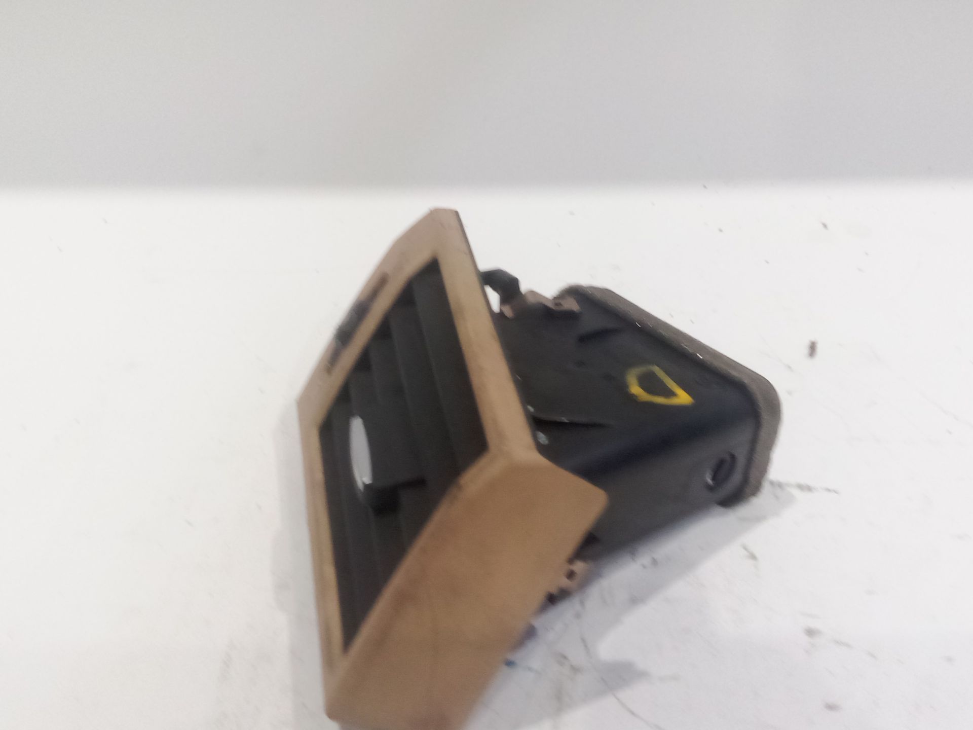 aireador_64223420588_beige_64_22_3_420_588_bmw_x3_e83_2_0_sd