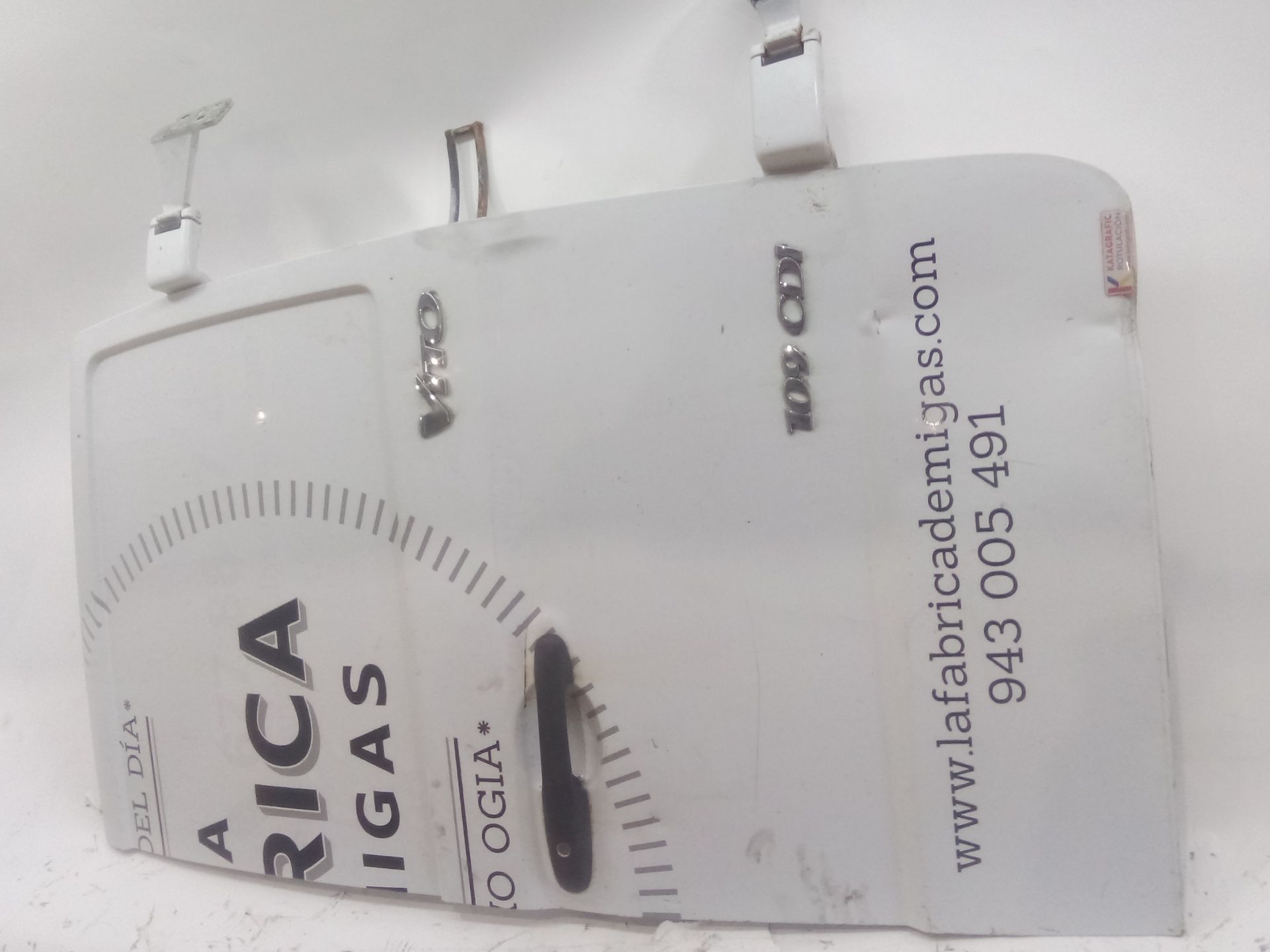 puerta_de_carga_trasera_derecha_a6397400102_n_de_pintura_9147_color_de_pintura_blanco_artico_mb_9147_a_639_740_01_02_mercedes_be