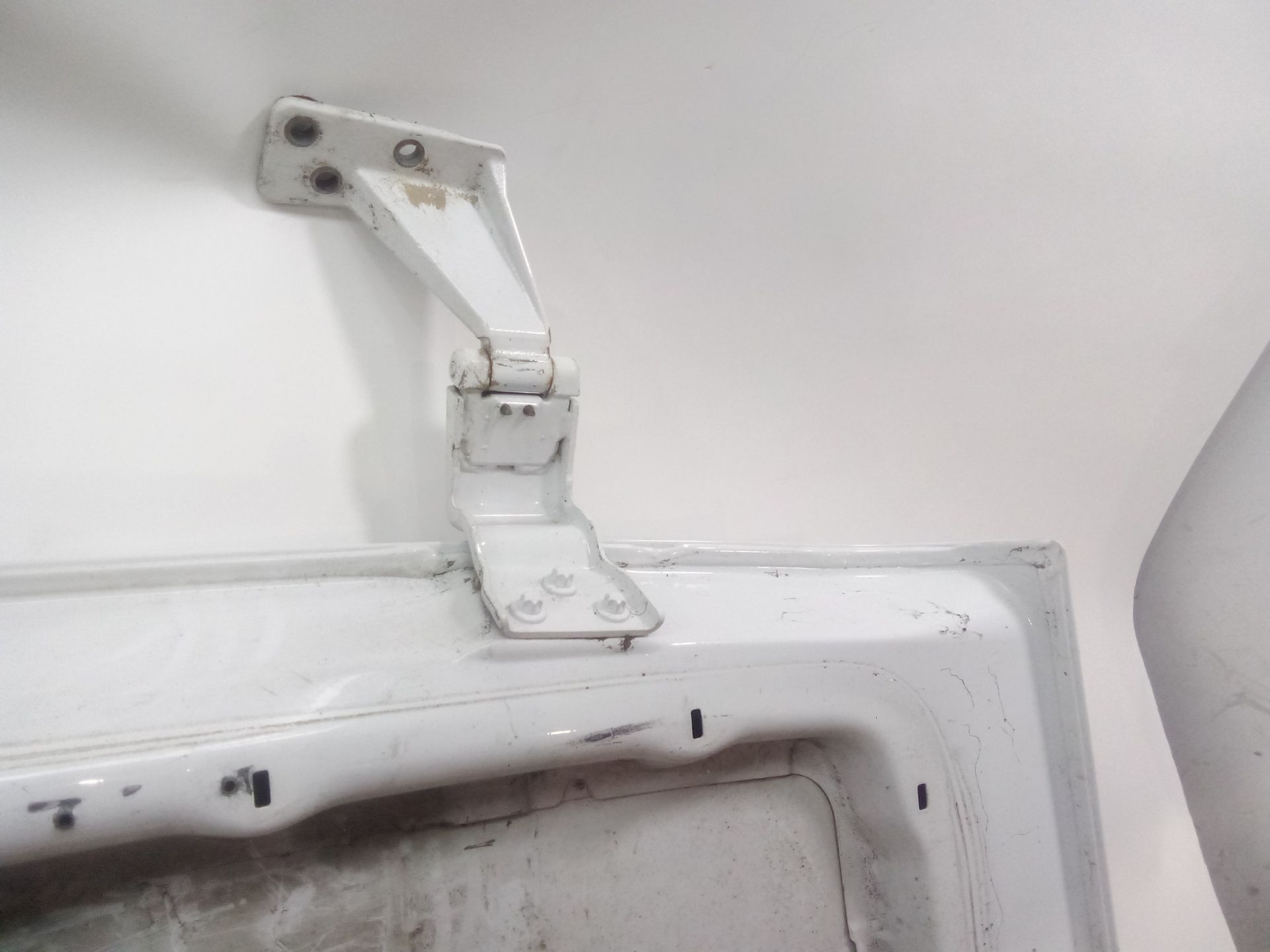 puerta_de_carga_trasera_derecha_a6397400102_n_de_pintura_9147_color_de_pintura_blanco_artico_mb_9147_a_639_740_01_02_mercedes_be