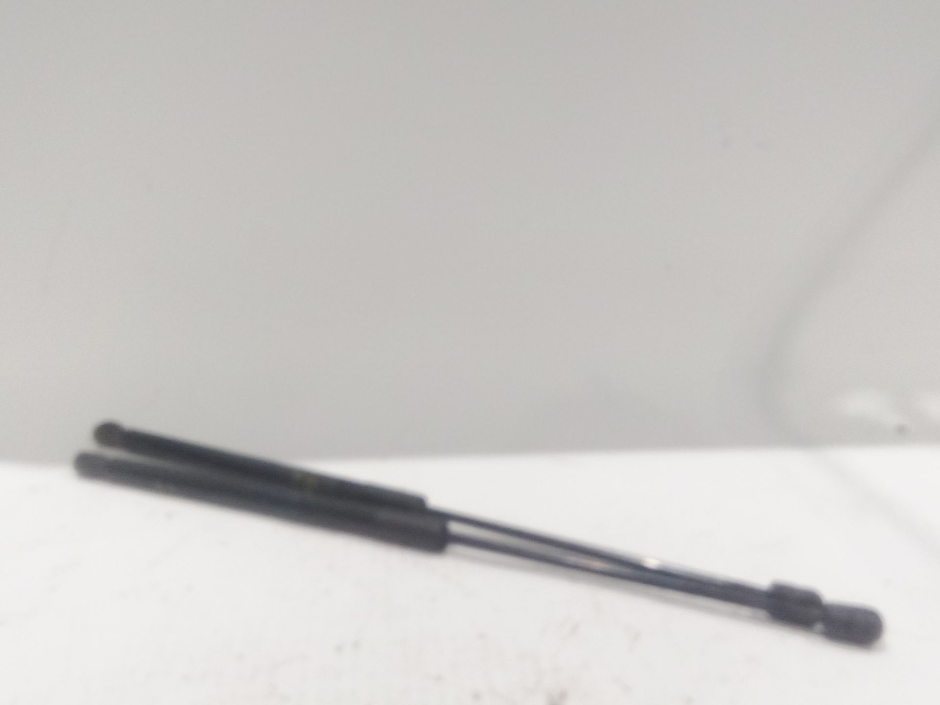 amortiguadores_maletero_porton_81780a6000_81770a6000_hyundai_i30_gd_1_4