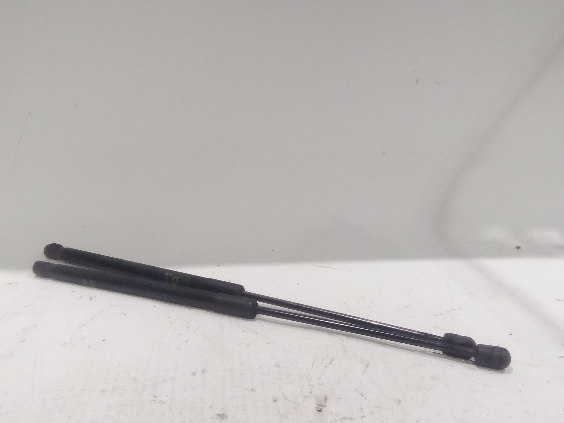 amortiguadores_maletero_porton_81780a6000_81770a6000_hyundai_i30_gd_1_4