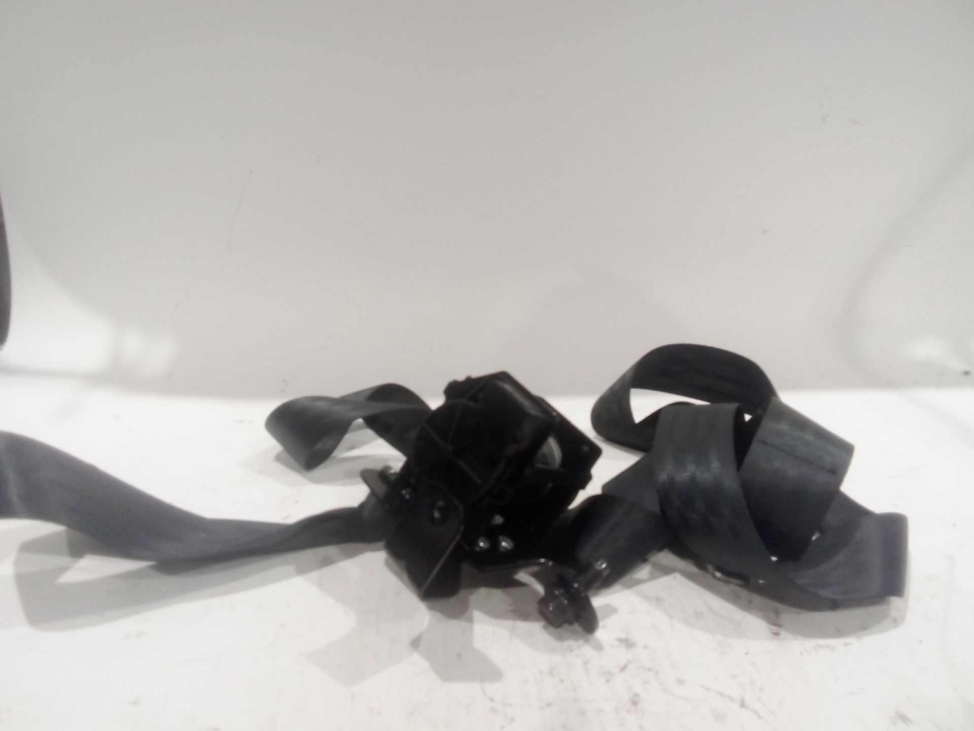 cinturon_seguridad_trasero_izquierdo_89810a6000ry_066381_hyundai_i30_gd_1_4