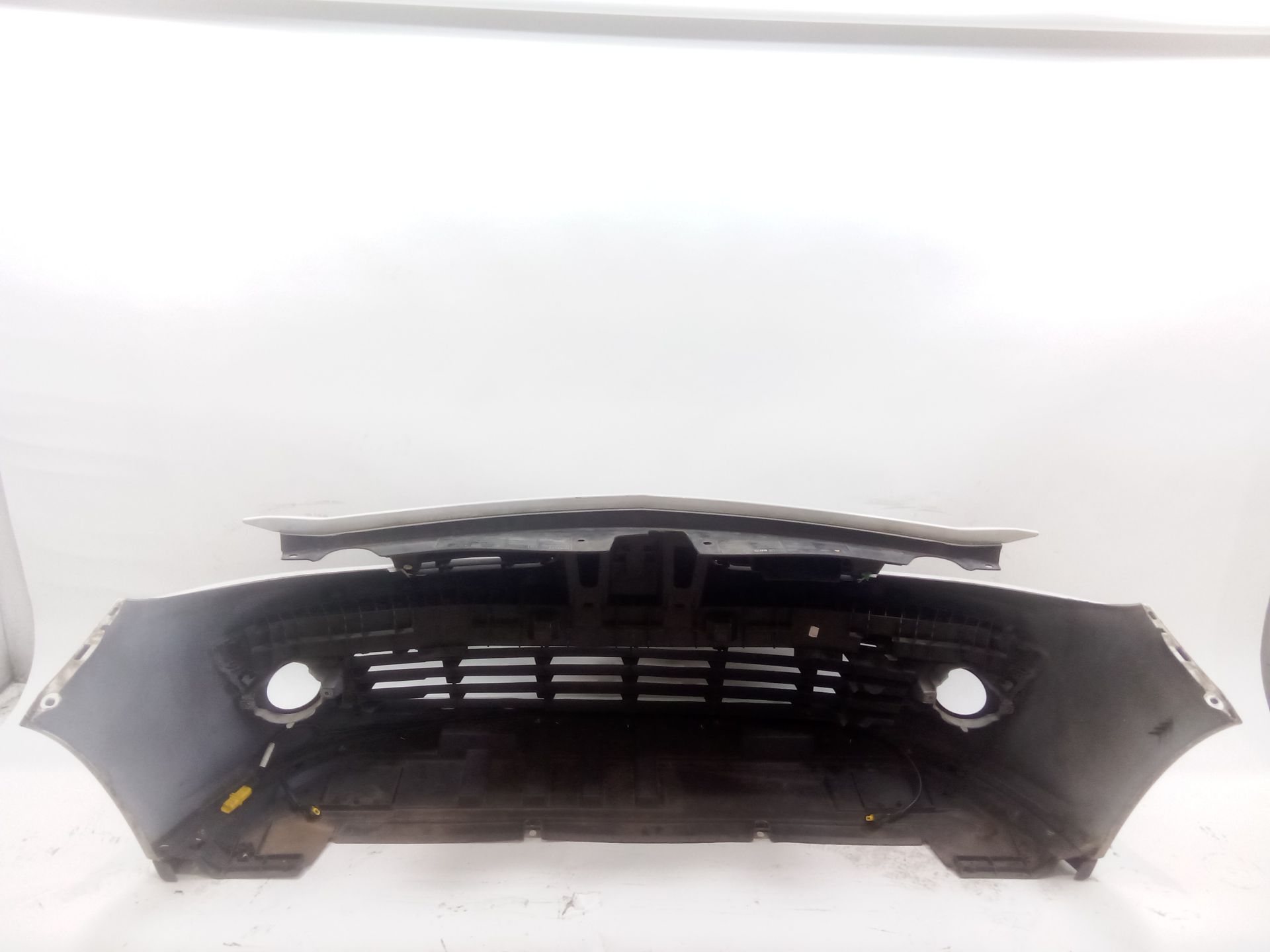 paragolpes_delantero_620223641r_color_carroceria_ov369_ice_white_bc_renault_clio_iii_br0_1_cr0_1_1_4_16v