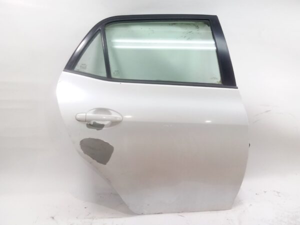 puerta_trasera_derecha_6700302250_color_exterior_070_toyota_auris_e15_1_8_hybrid_zwe150