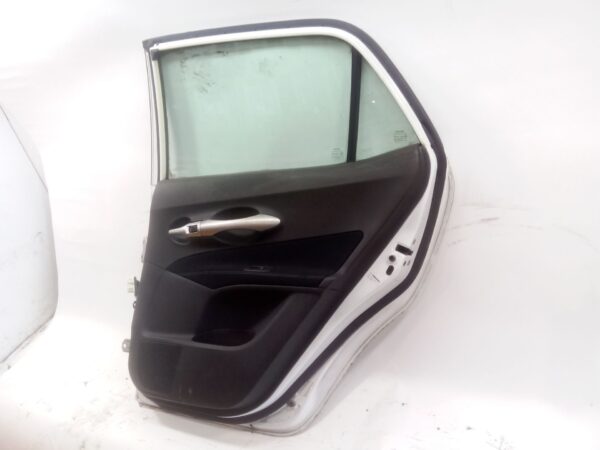 puerta_trasera_derecha_6700302250_color_exterior_070_toyota_auris_e15_1_8_hybrid_zwe150