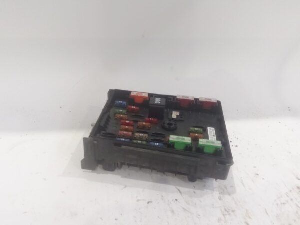 caja_reles_fusibles_1250230020e_5n0937800k_5n0937123a_volkswagen_tiguan_5n_2_0_tdi_4motion