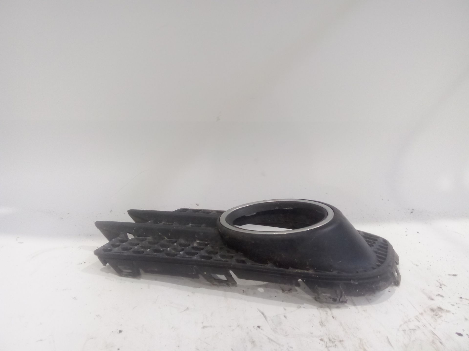 rejilla_antiniebla_izquierdo_5n0853665h_5n0_853_665_h_volkswagen_tiguan_5n_2_0_tdi_4motion