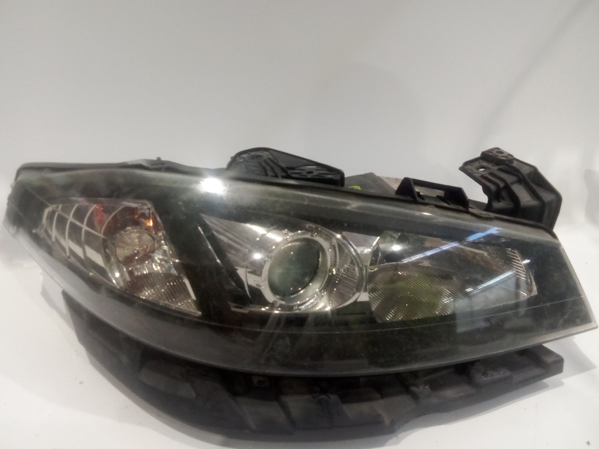 faro_derecho_xenon_8200555906_renault_laguna_ii_bg0_1_2_0_dci_bg1t