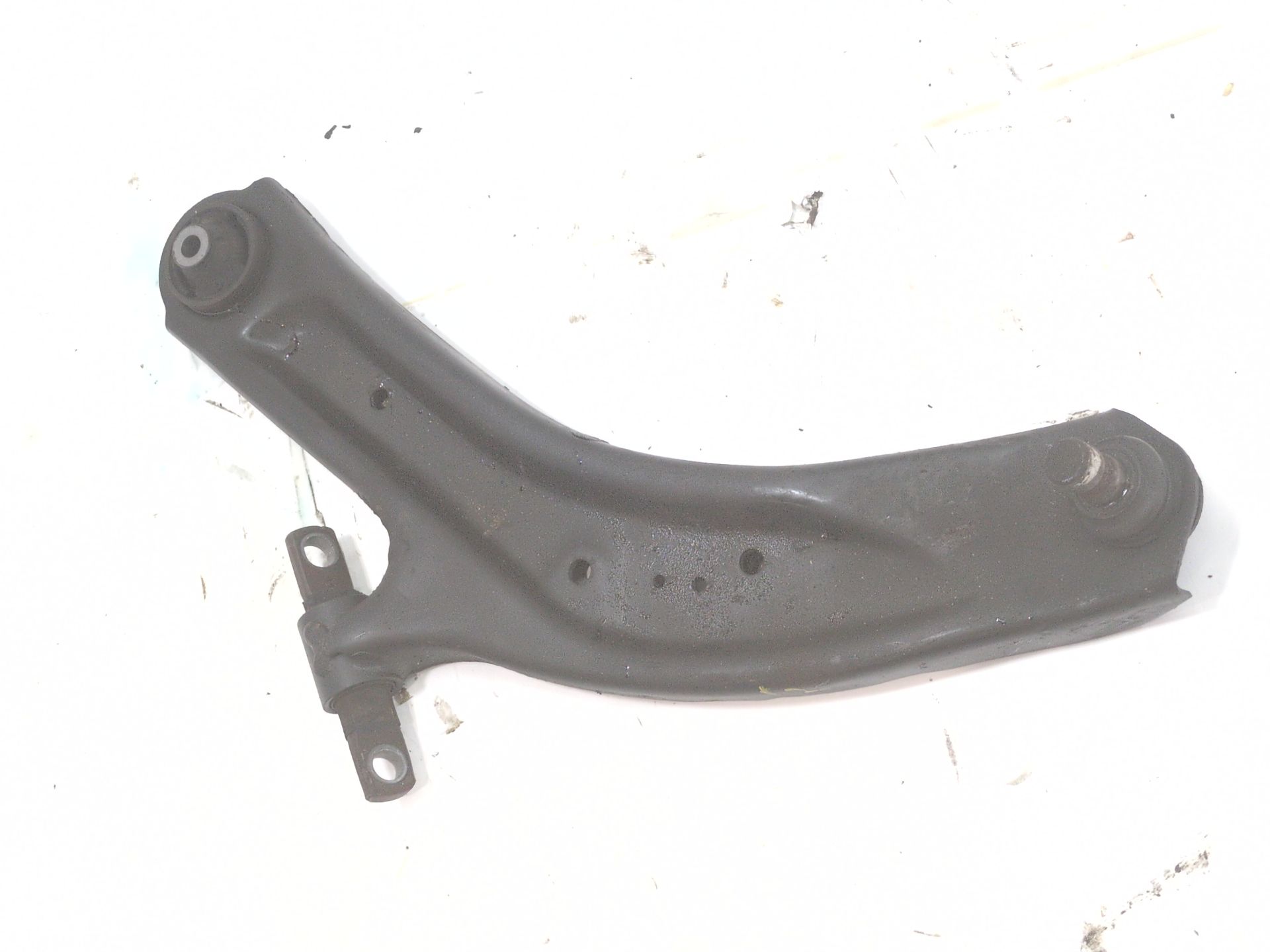 brazo_suspension_inferior_delantero_izquierdo_545013557r_renault_koleos_ii_hc_1_7_blue_dci_150_hca7