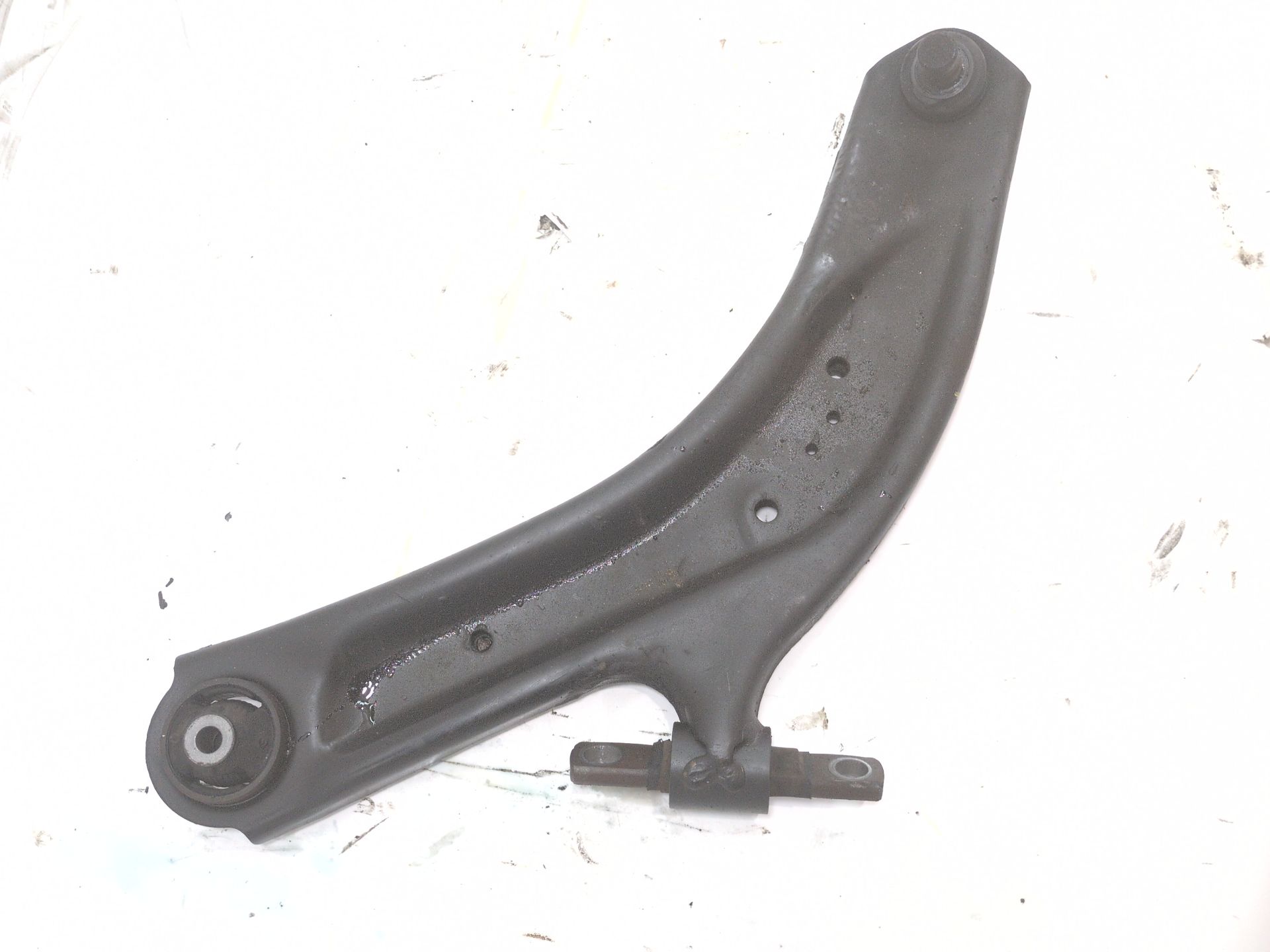 brazo_suspension_inferior_delantero_izquierdo_545013557r_renault_koleos_ii_hc_1_7_blue_dci_150_hca7