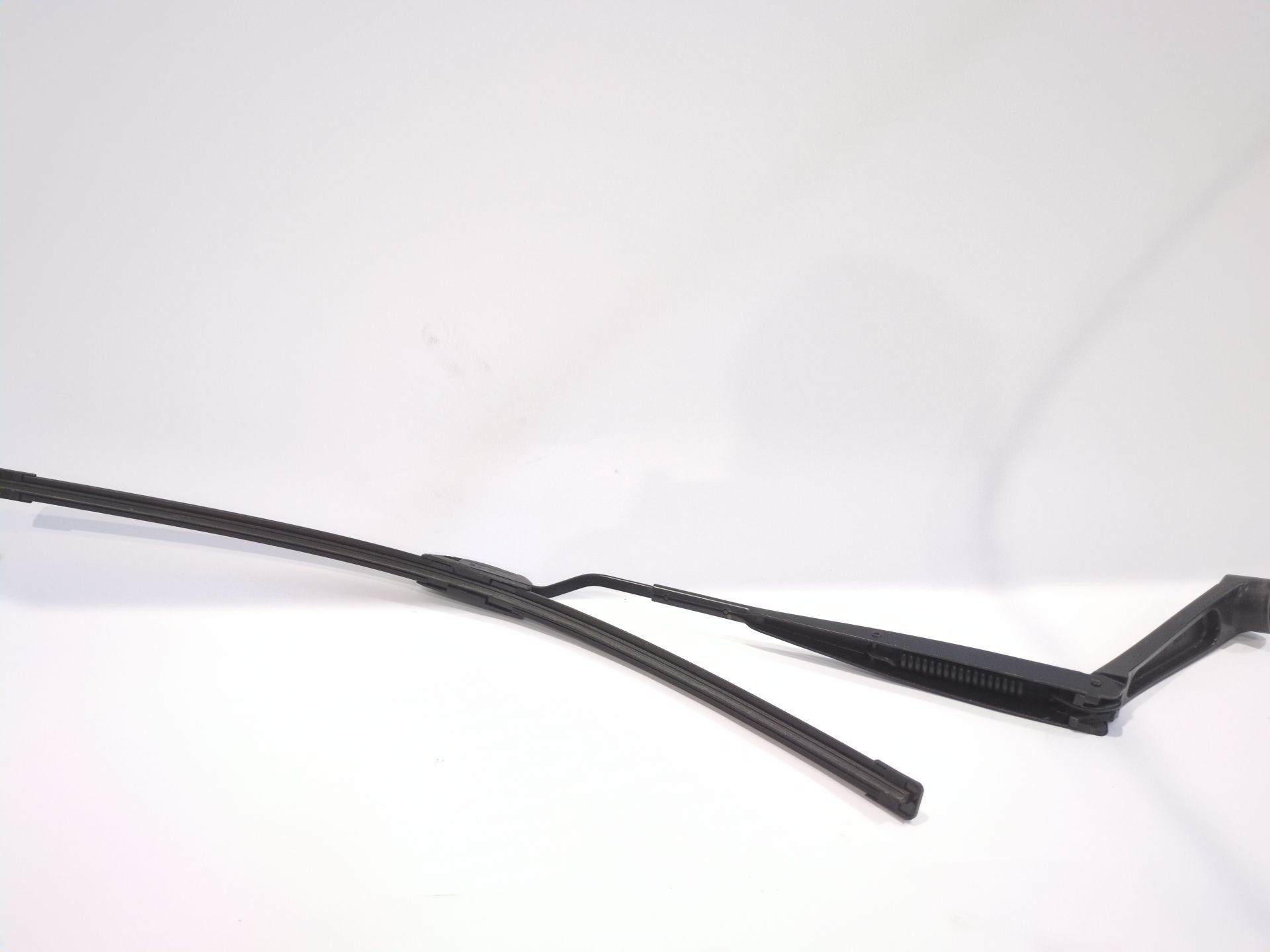 brazo_limpia_delantero_izquierdo_98311h8000_kia_stonic_yb_1_2_cvvt