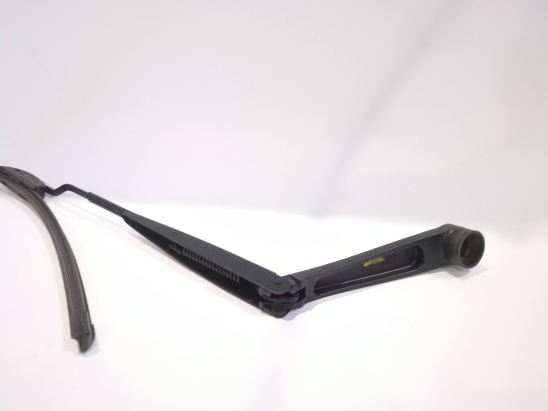 brazo_limpia_delantero_izquierdo_98311h8000_kia_stonic_yb_1_2_cvvt