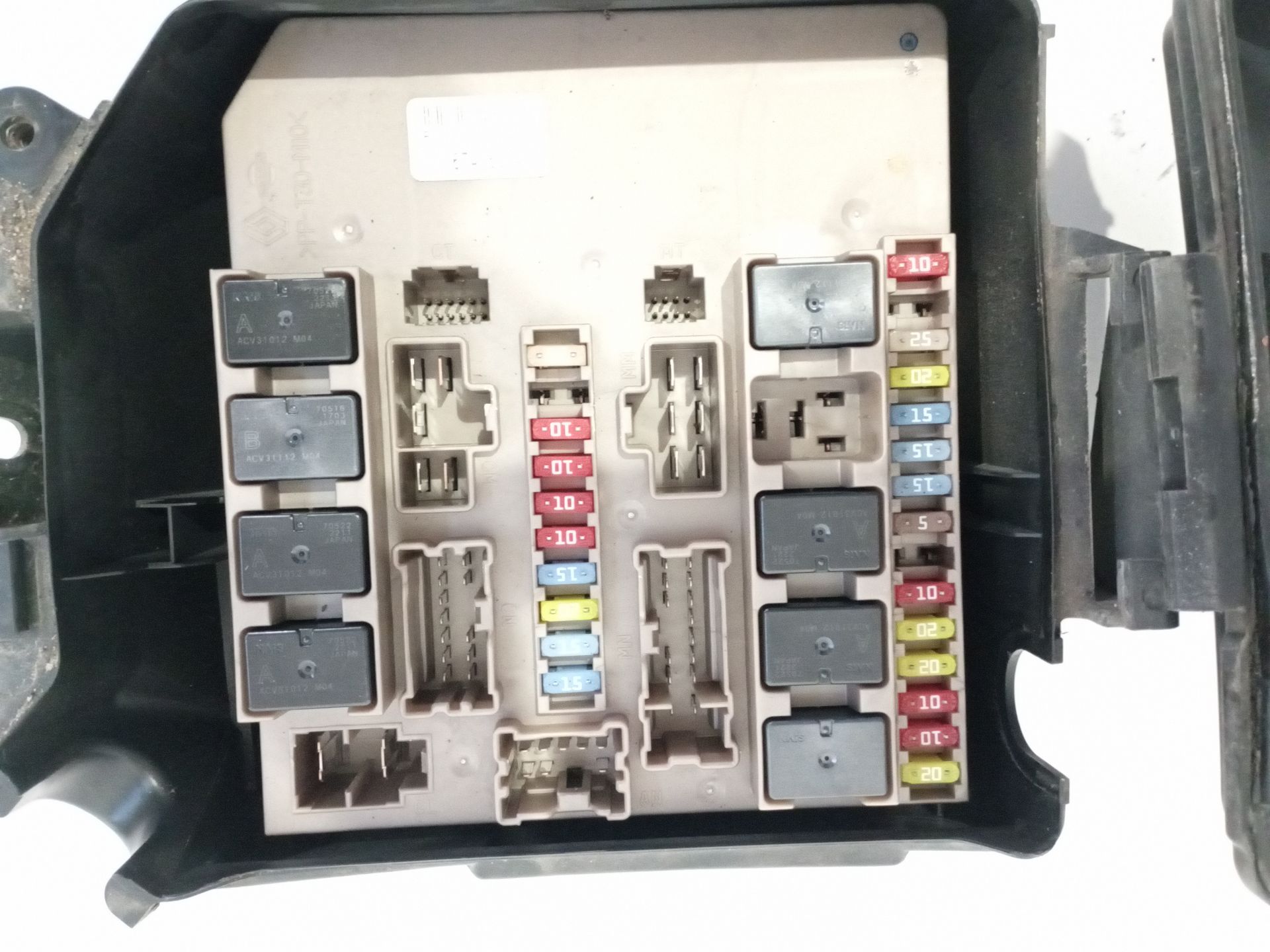 caja_reles_fusibles_8200683706_8200_683_706_pp8200683706_renault_clio_iii_br0_1_cr0_1_1_5_dci_br17_cr17