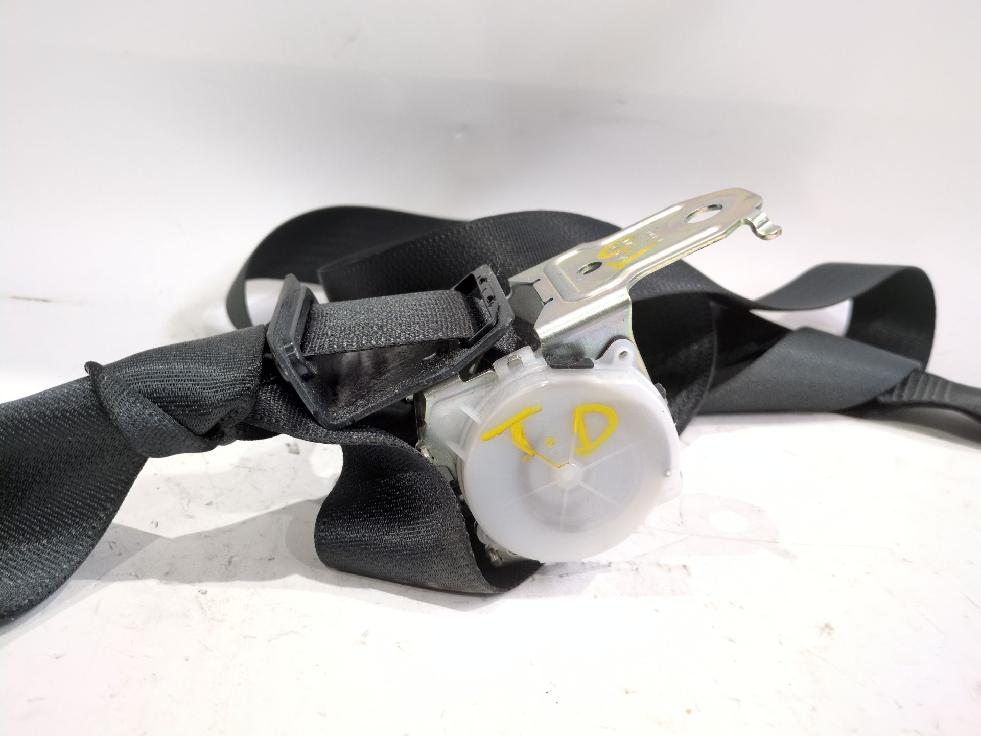 cinturon_seguridad_trasero_derecho_7336078020c0_lexus_nx_z1_300h_awd_ayz15